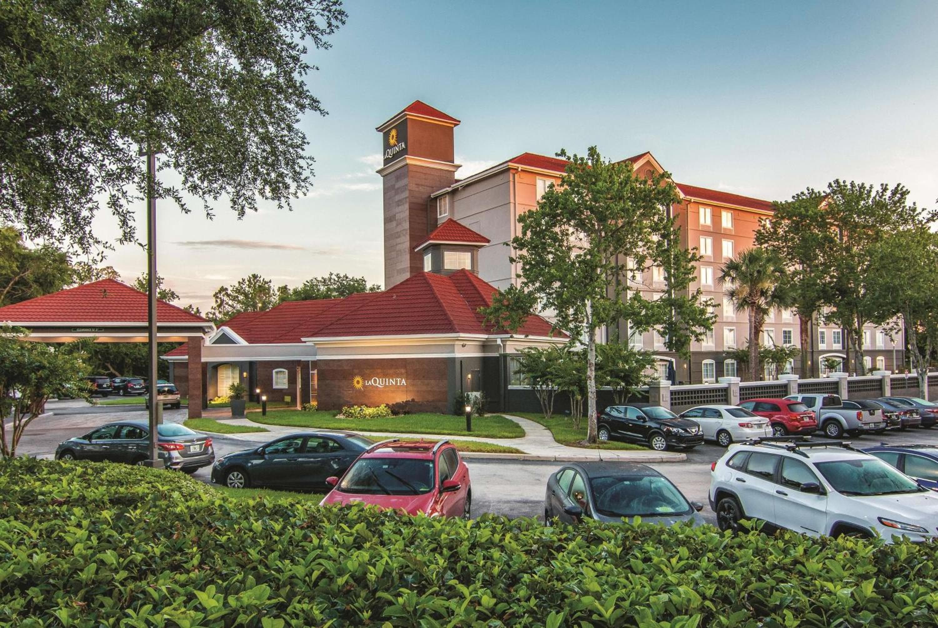 La Quinta by Wyndham Orlando UCF: building