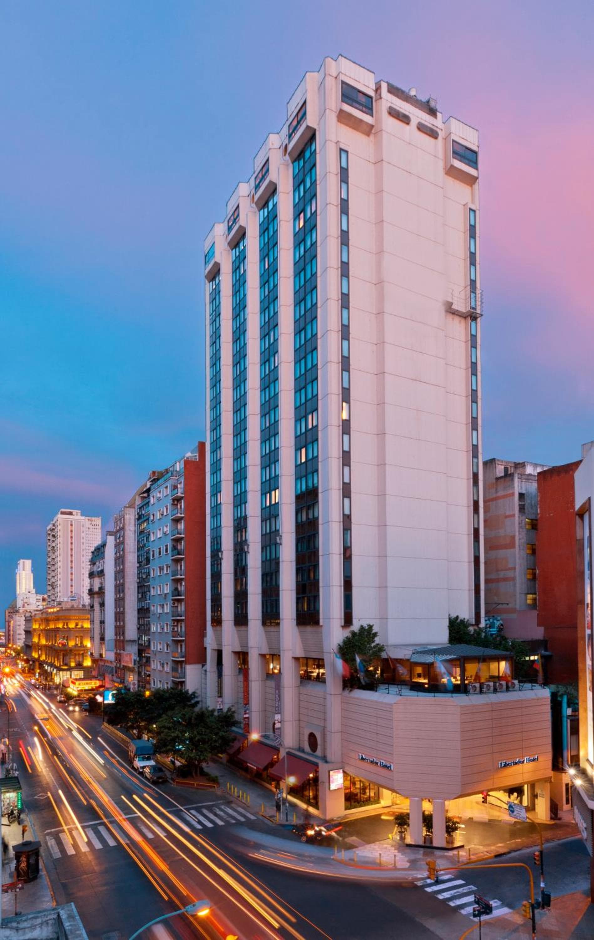 Libertador Hotel: building