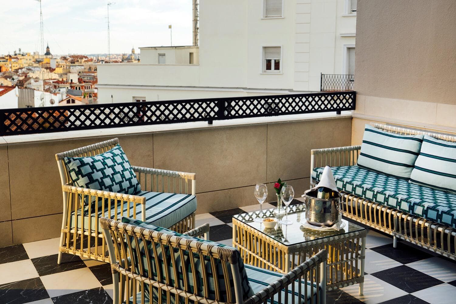 The First One Madrid Preciados: balance & terrace