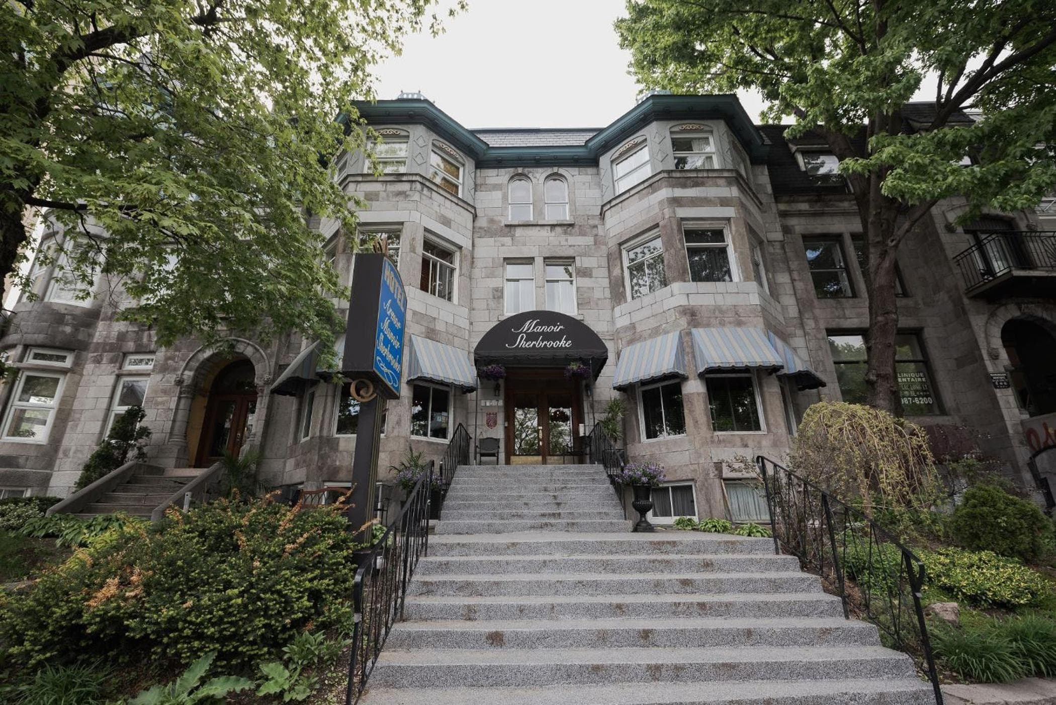 Manoir Sherbrooke: building