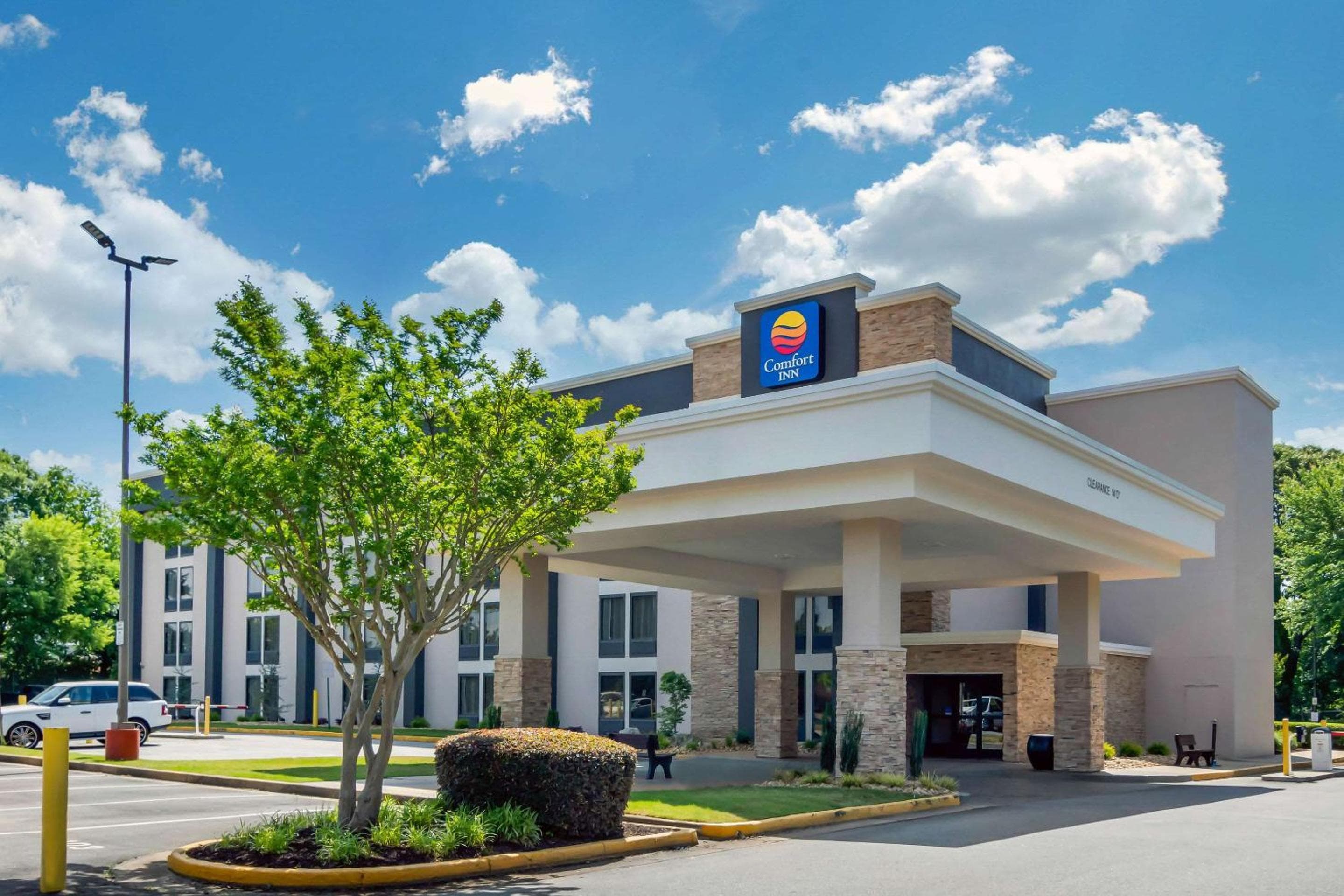 Spark by Hilton Atlanta Airport South College Park: building