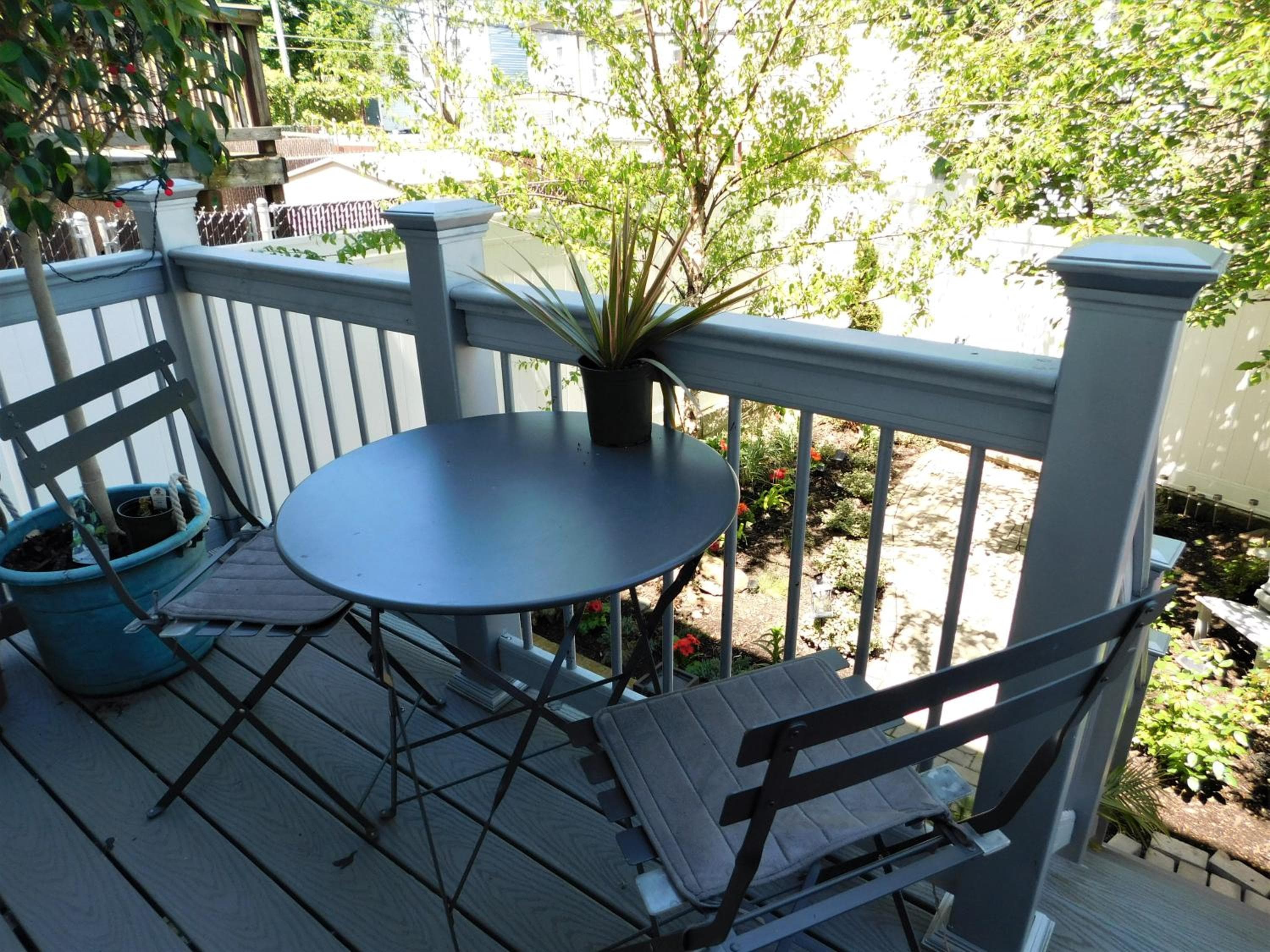 Private Rooms, Shared Bath in a Private Home Minutes From Logan Airport: balance & terrace