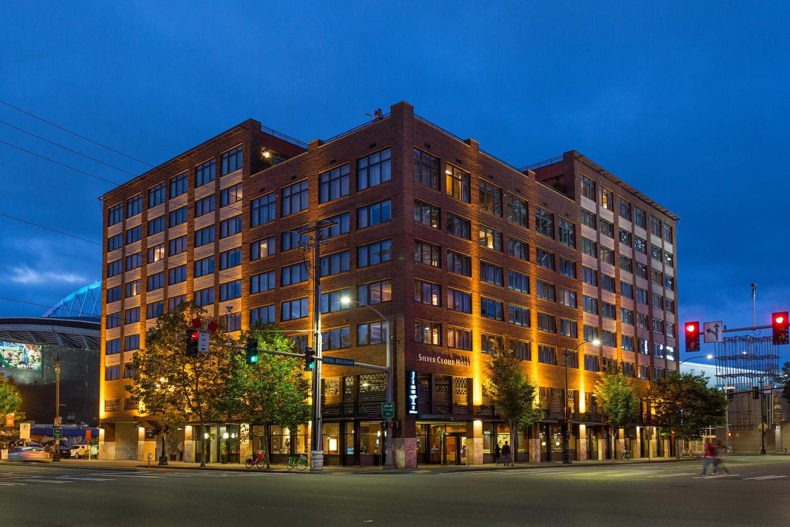 Silver Cloud Hotel - Seattle Stadium: building