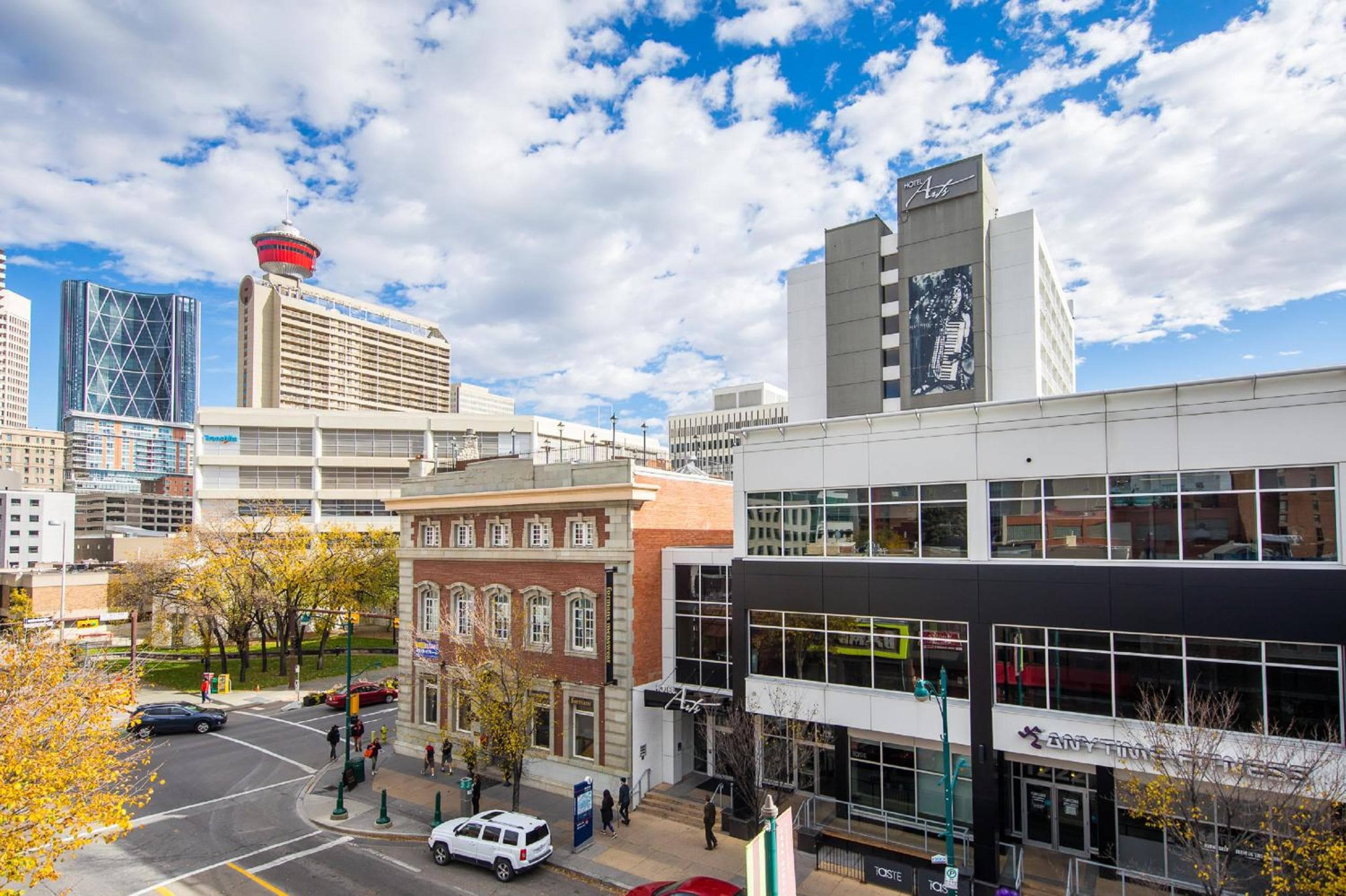 Hotel Arts: building