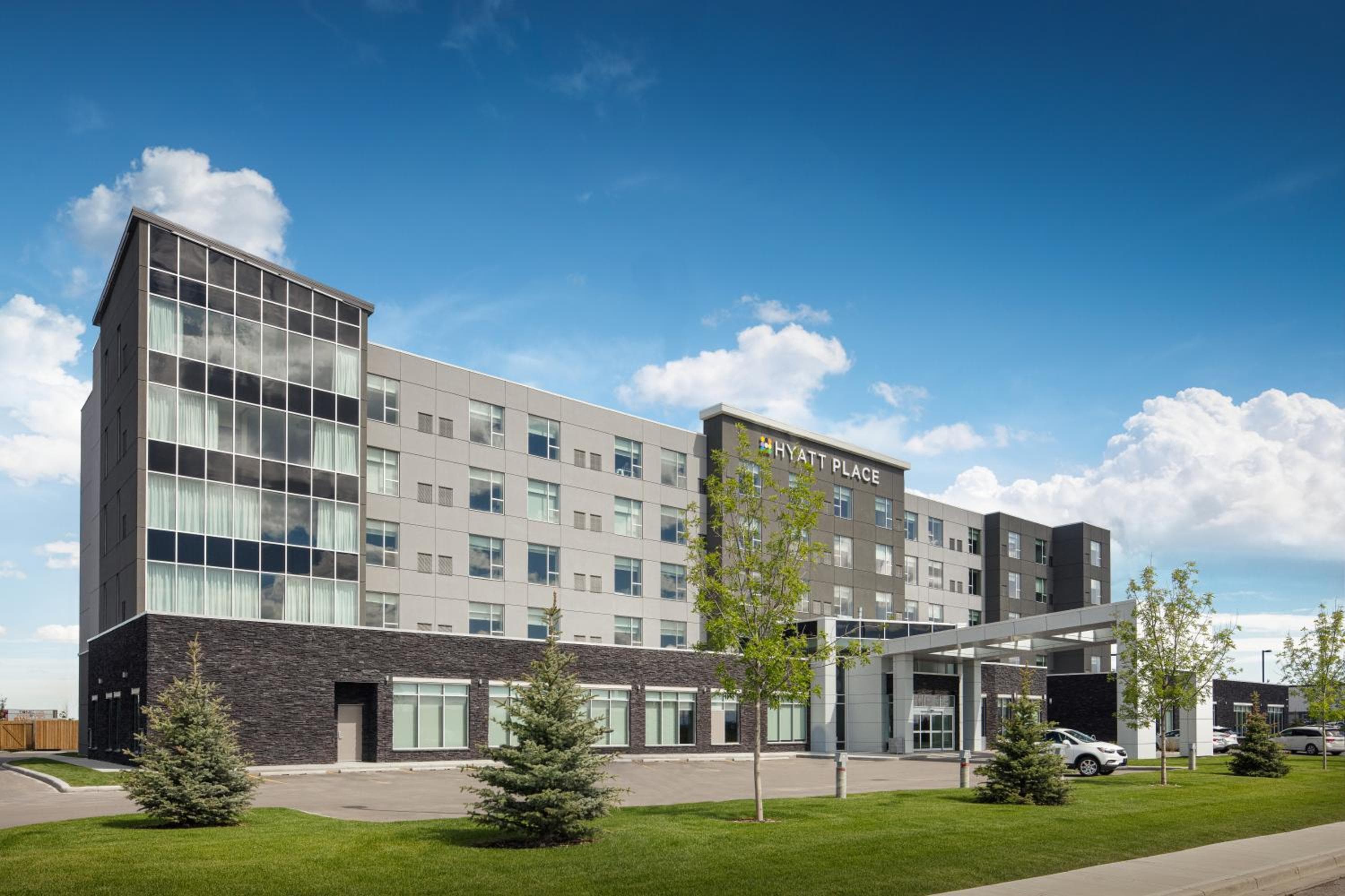 Hyatt Place Calgary Airport: building