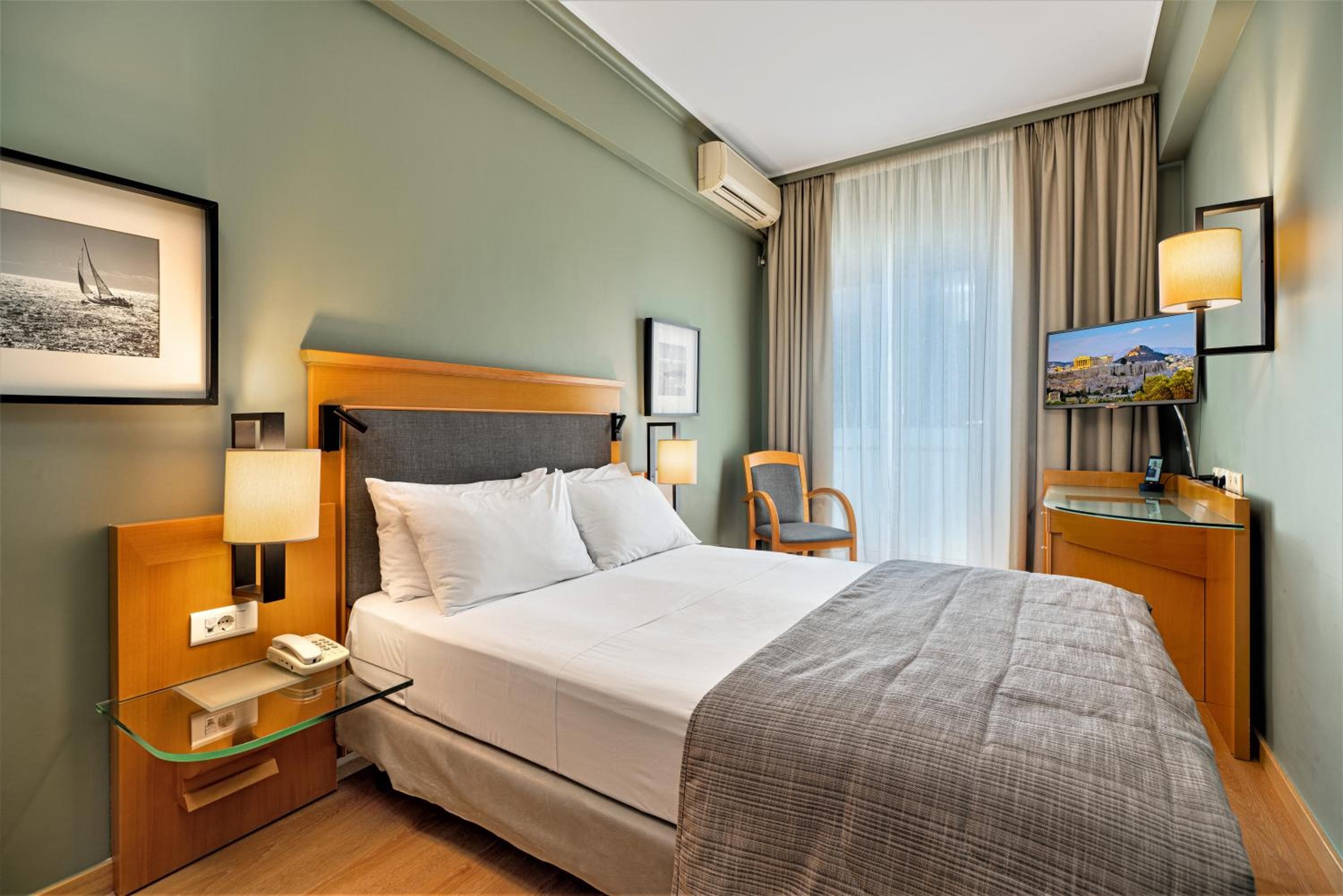 Plaka Hotel: bedroom