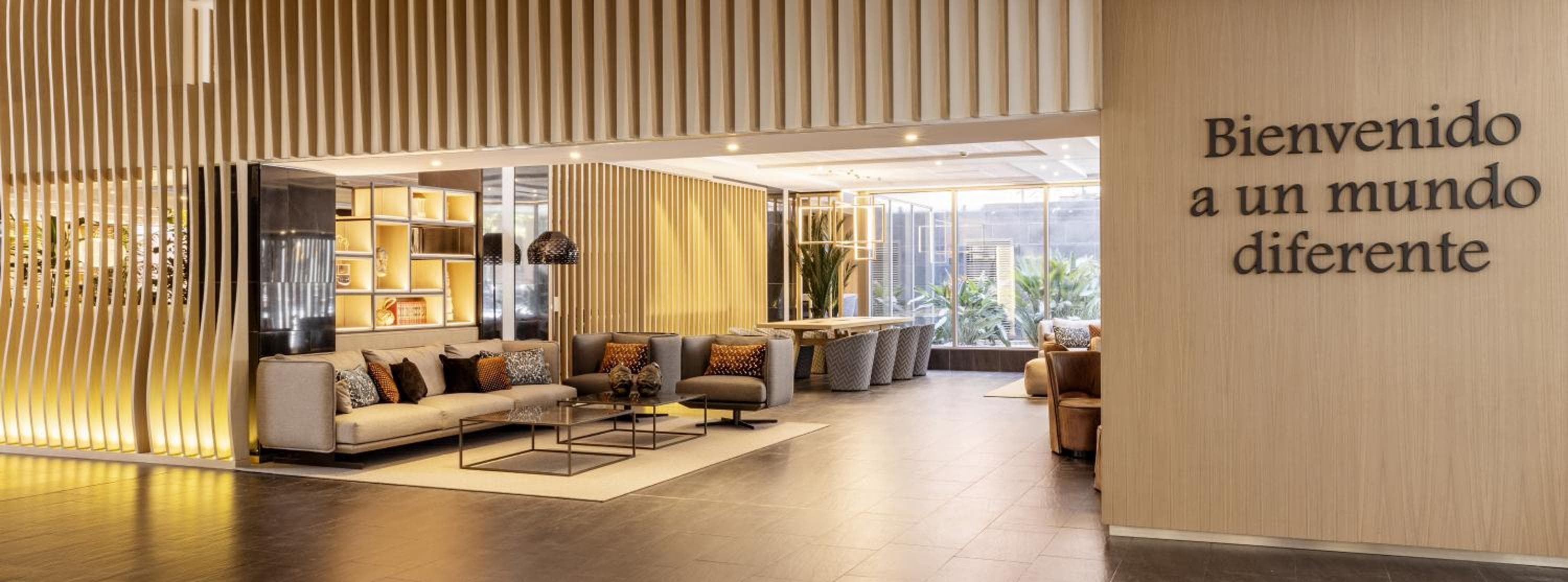 Ilunion Barcelona: recepcion & lobby
