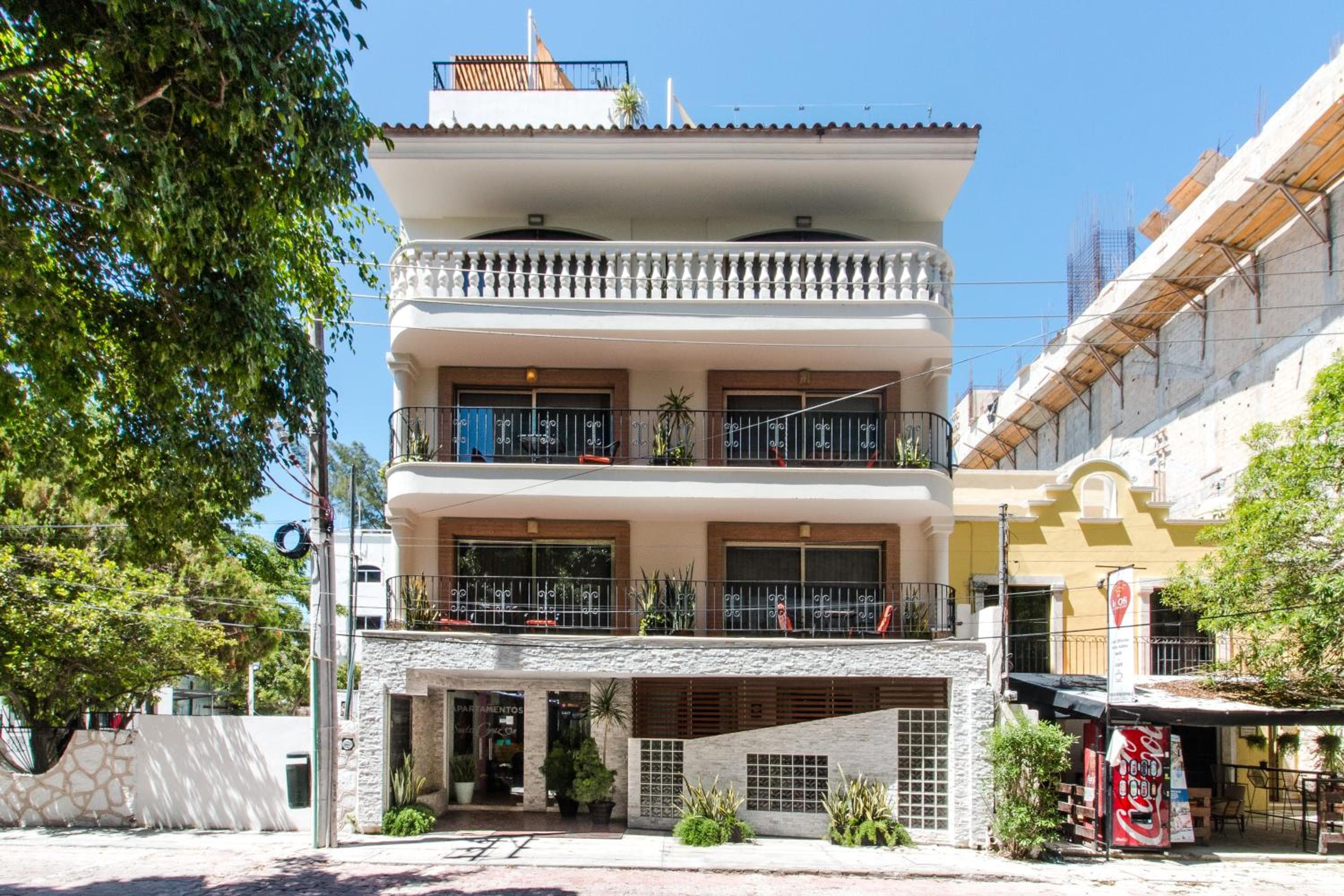 Suites Corazon: building