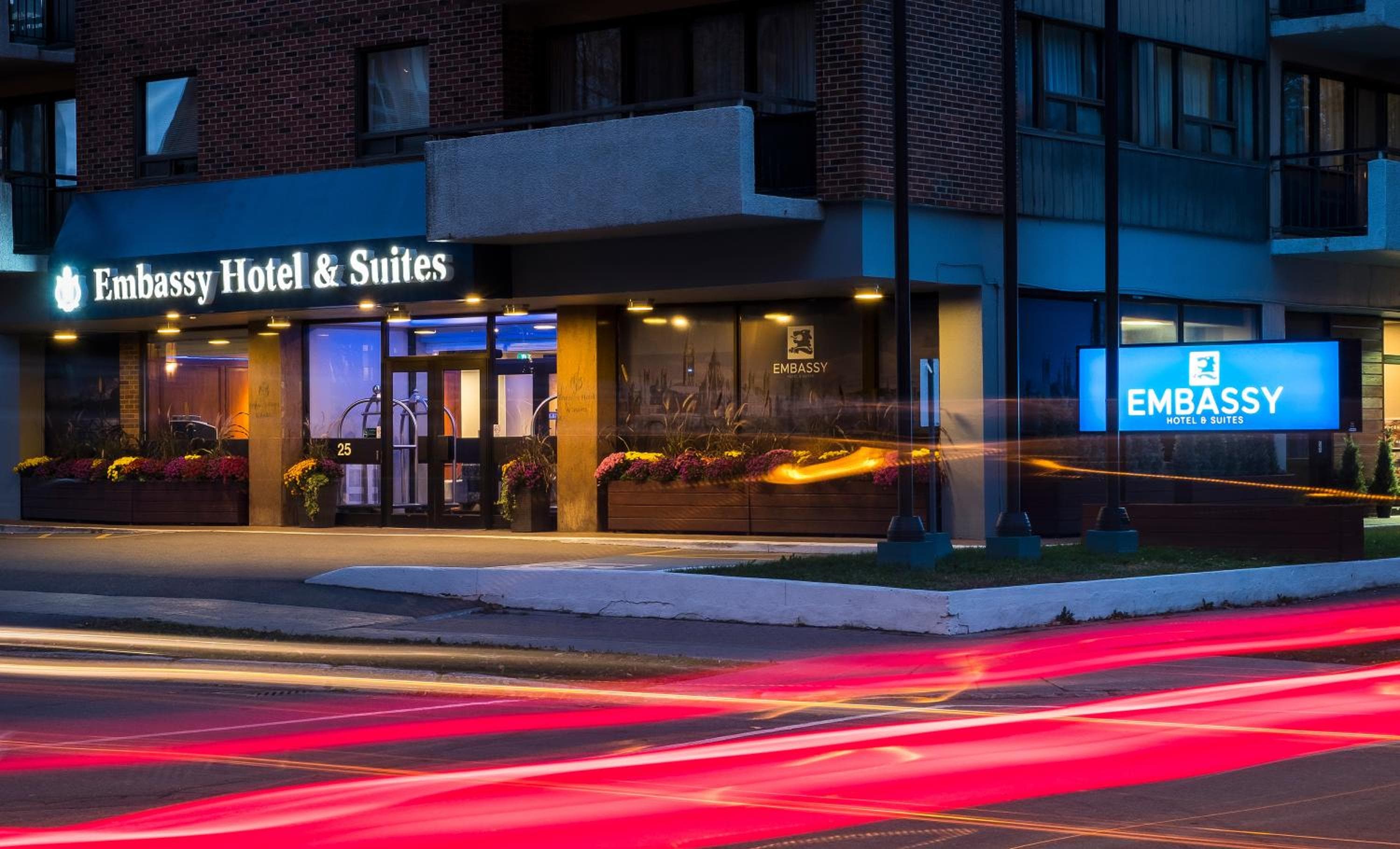 Ottawa Embassy Hotel & Suites: building