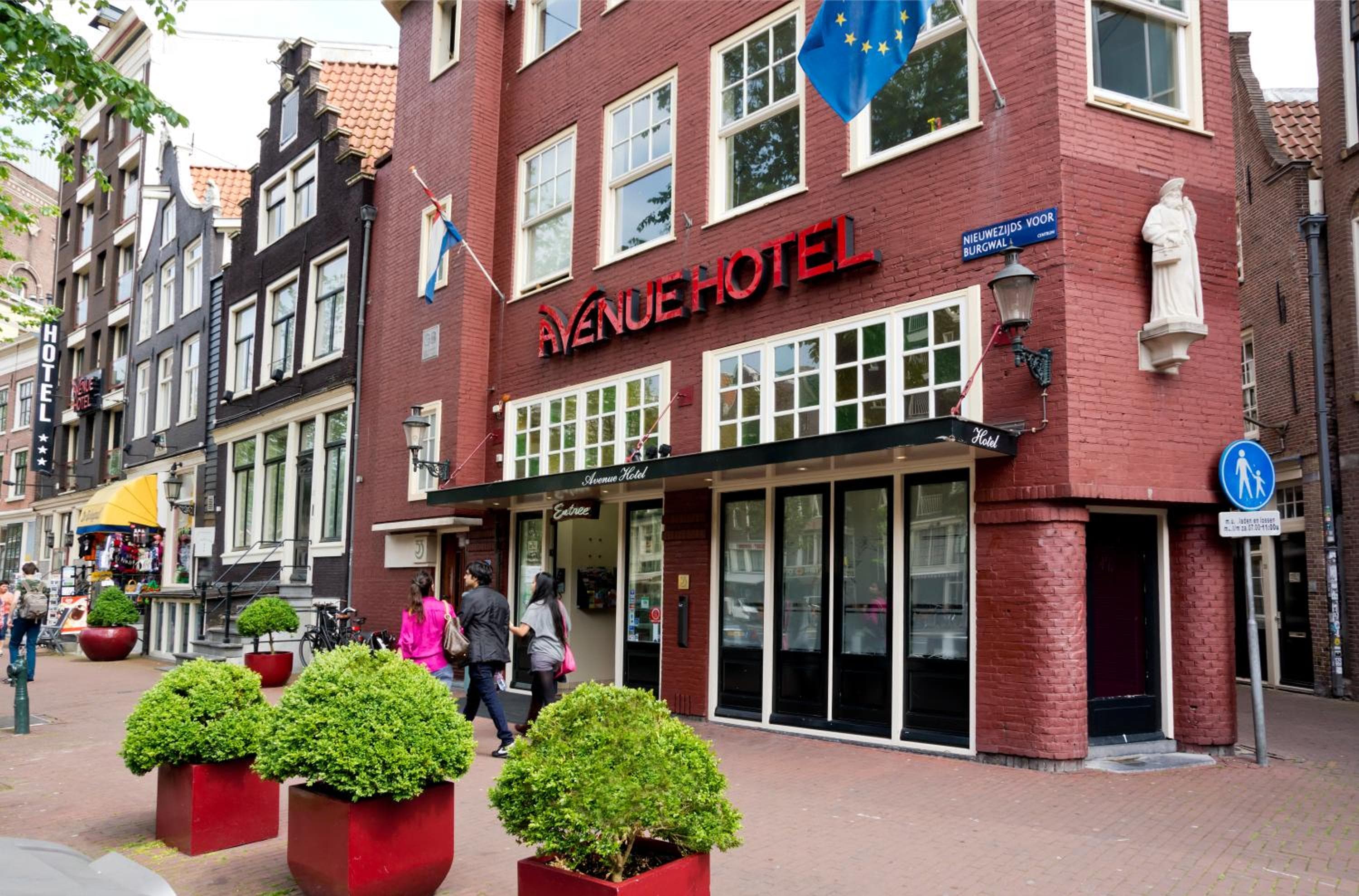 Avenue Hotel: building