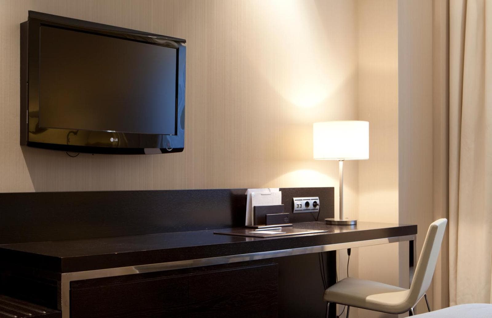 Hotel Maydrit Airport: hotel room