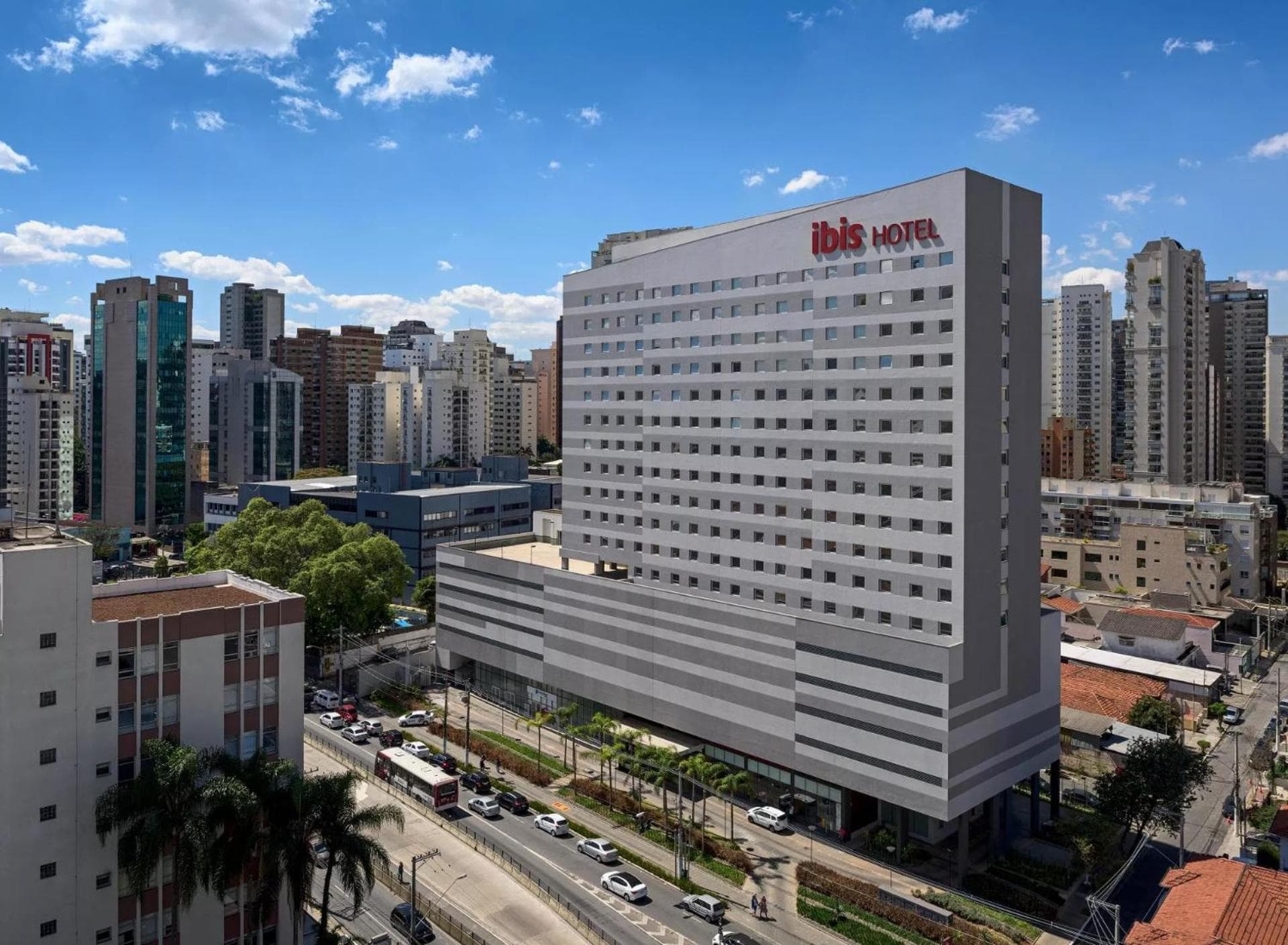 ibis São Paulo Ibirapuera: building