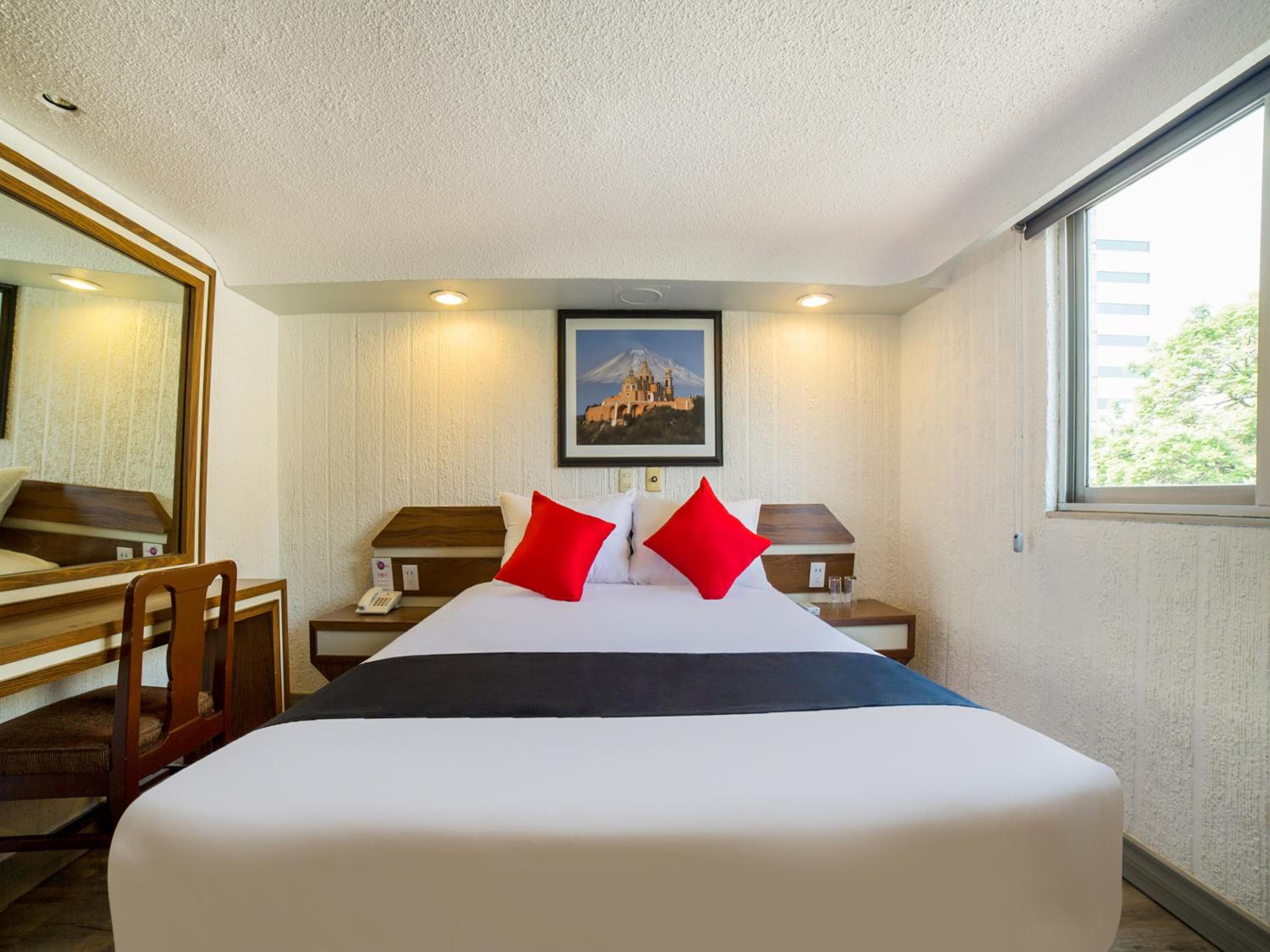 VOS Condesa: hotel room