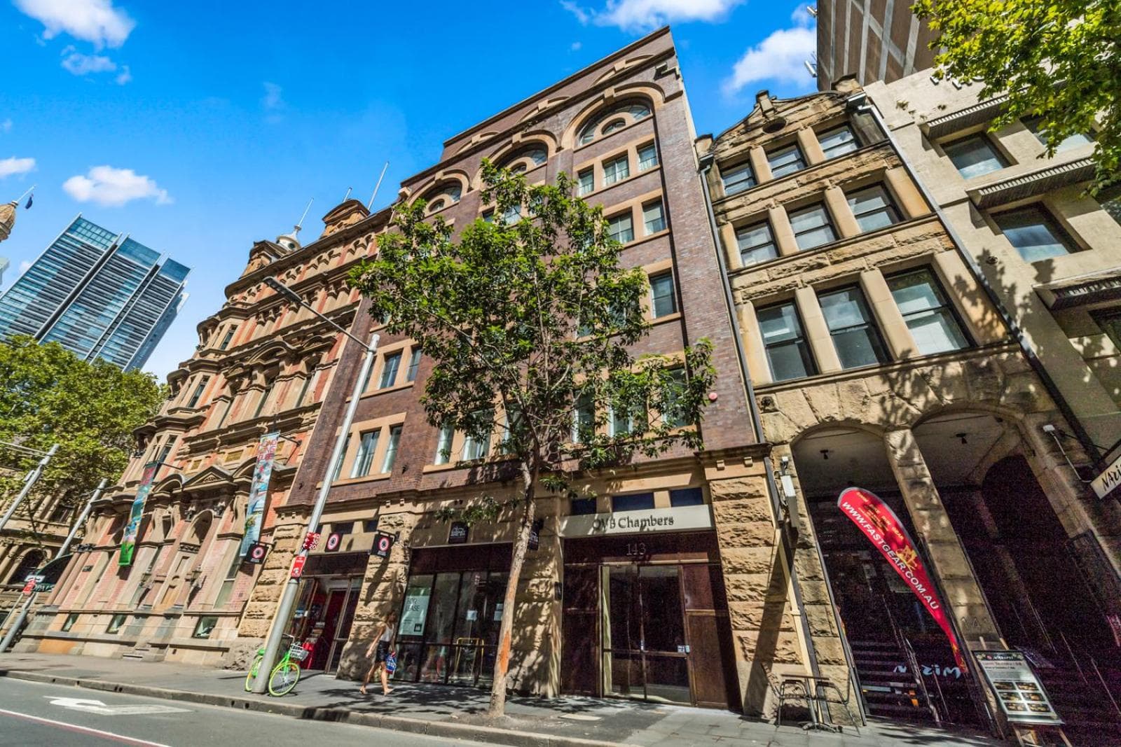 YEHS Hotel Sydney QVB: building