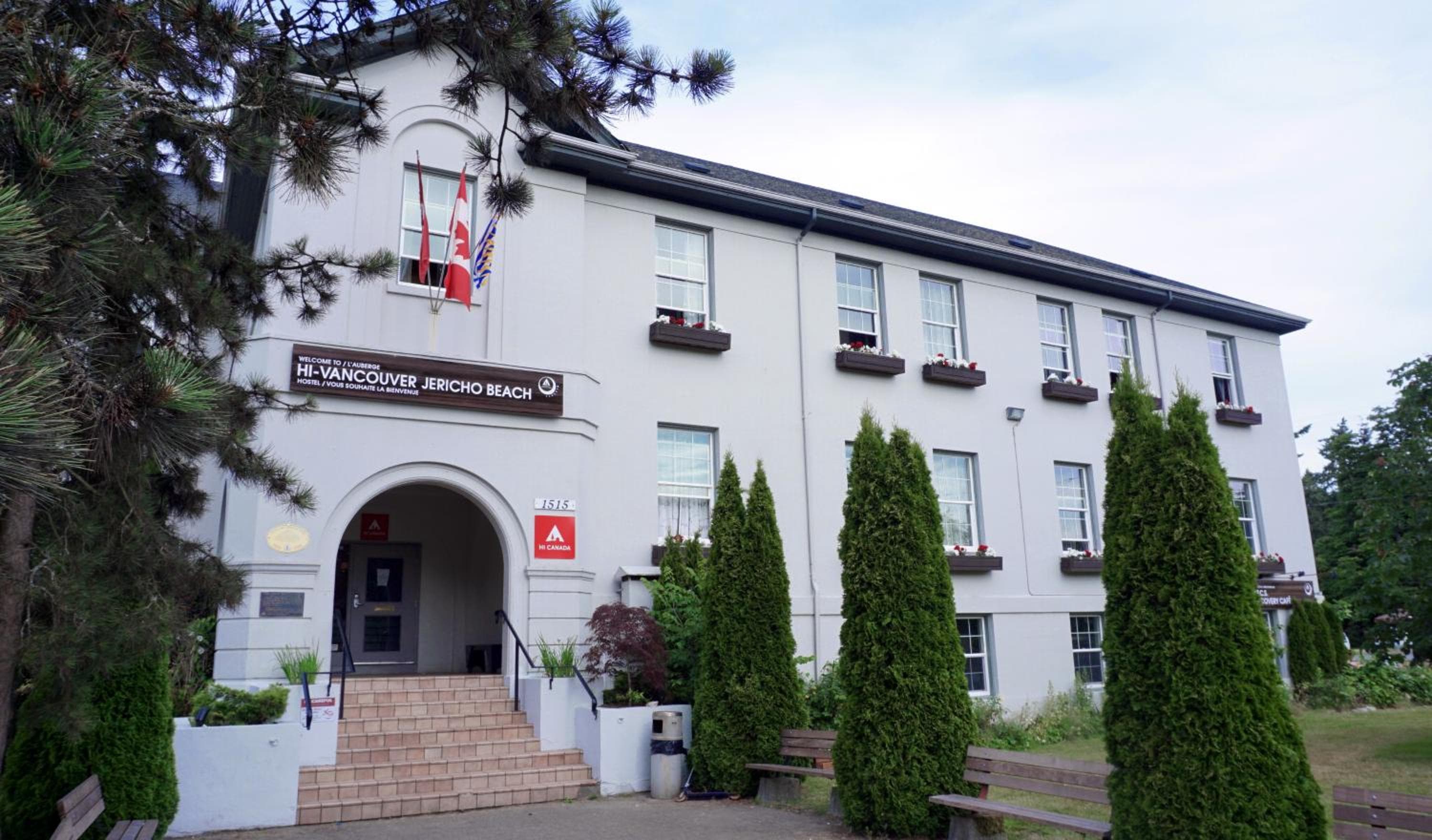 HI Vancouver Jericho Beach - Hostel: building