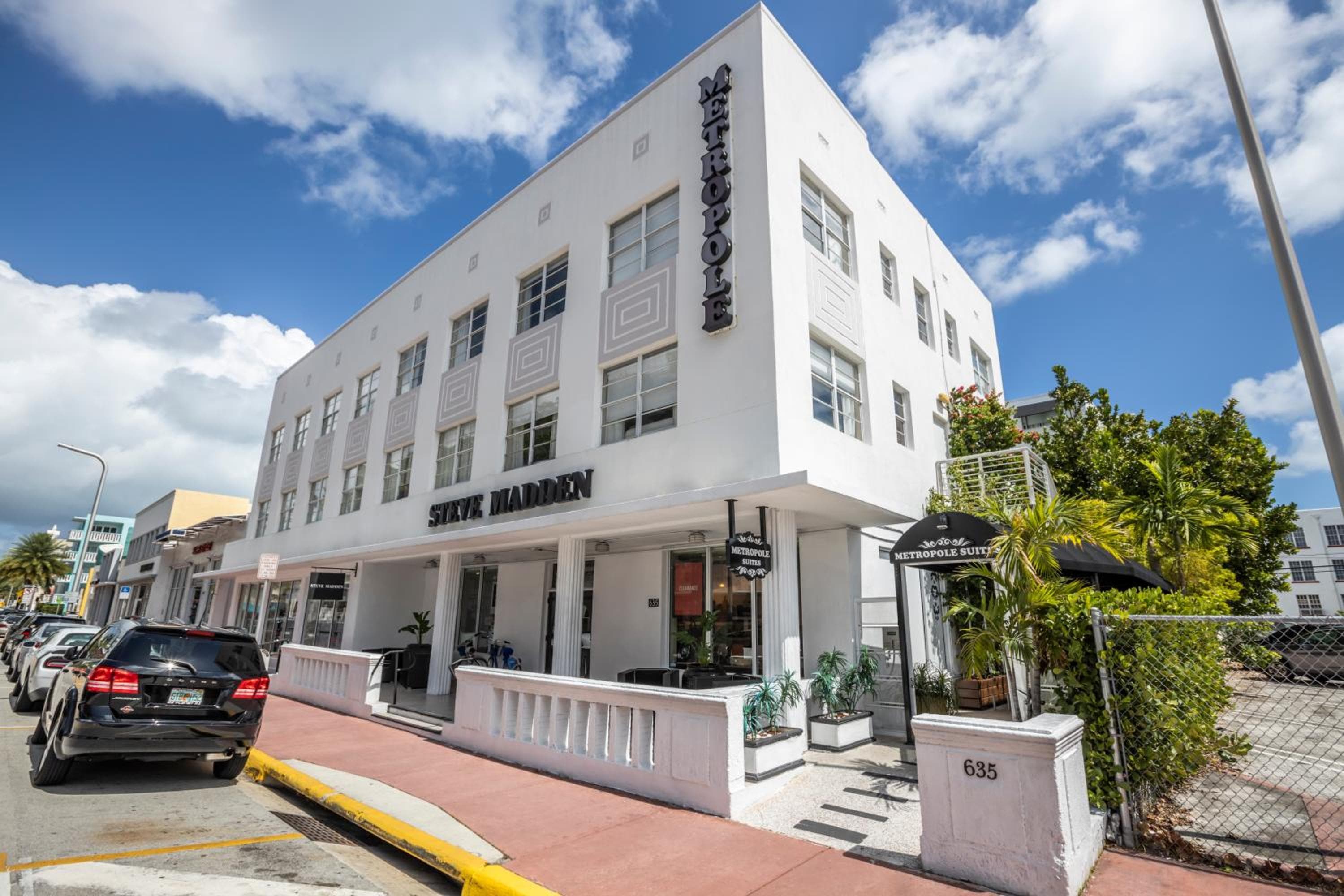 Metropole Suites South Beach: hotel building