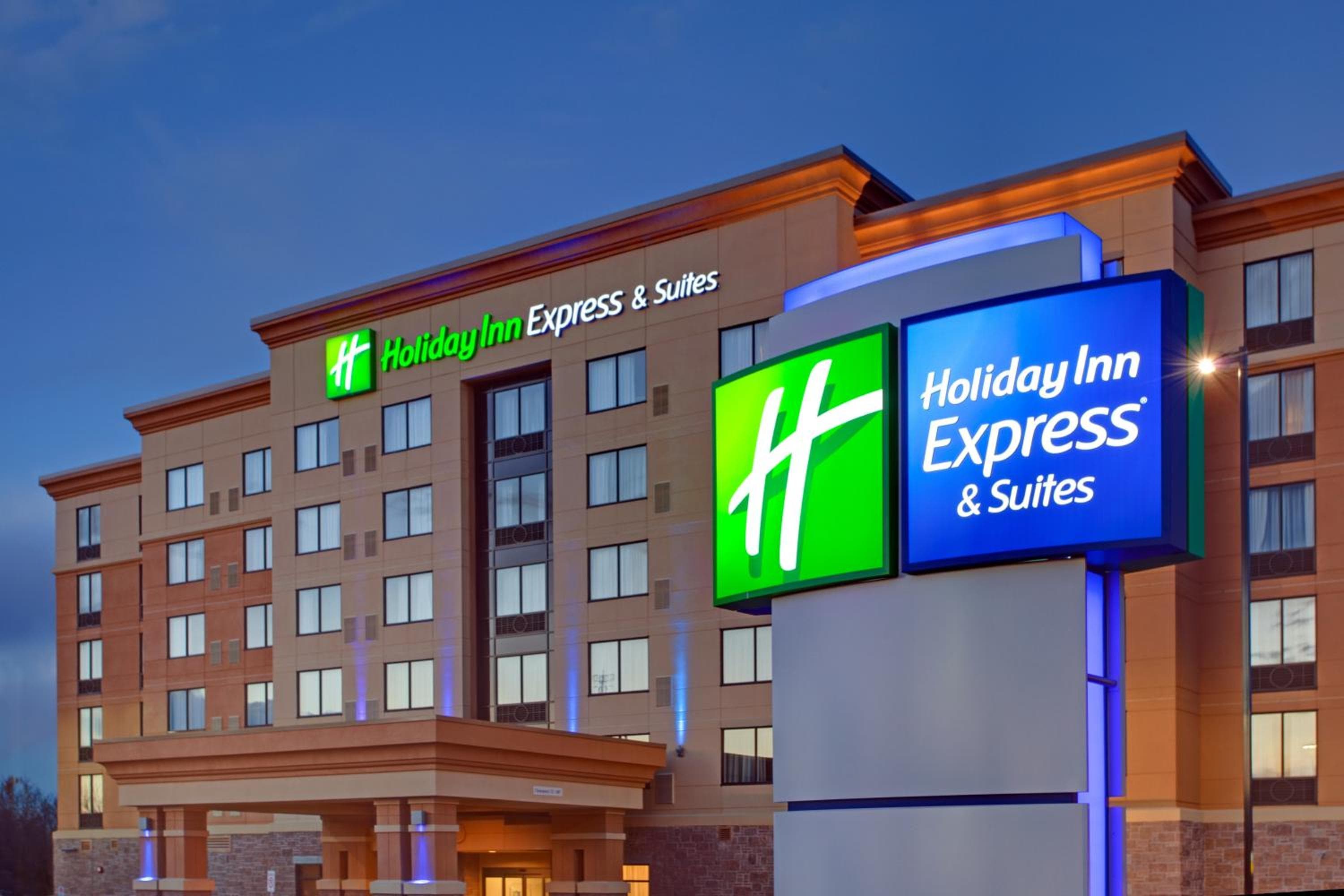 Holiday Inn Express & Suites Ottawa West - Nepean by IHG: building