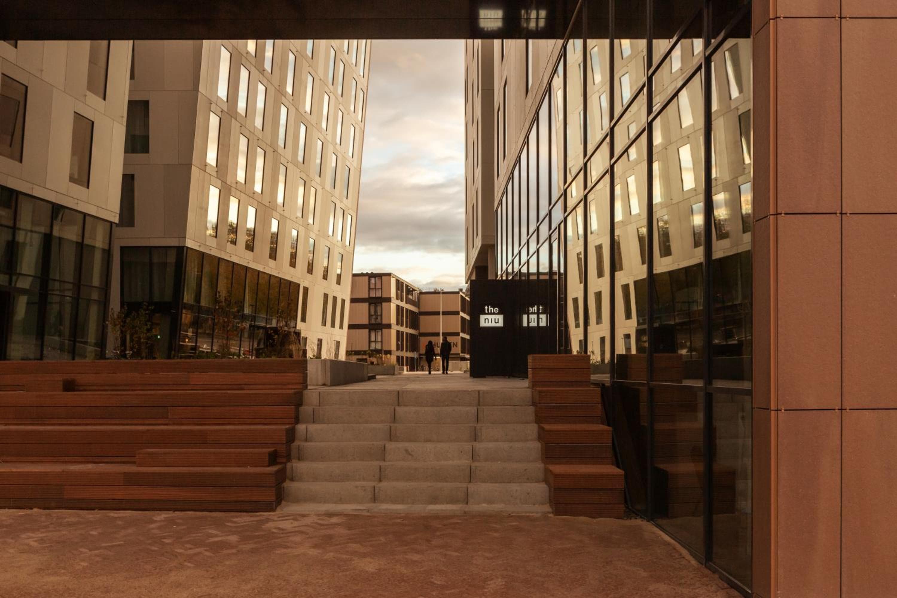 Holiday Inn - the niu, Fender Amsterdam: building