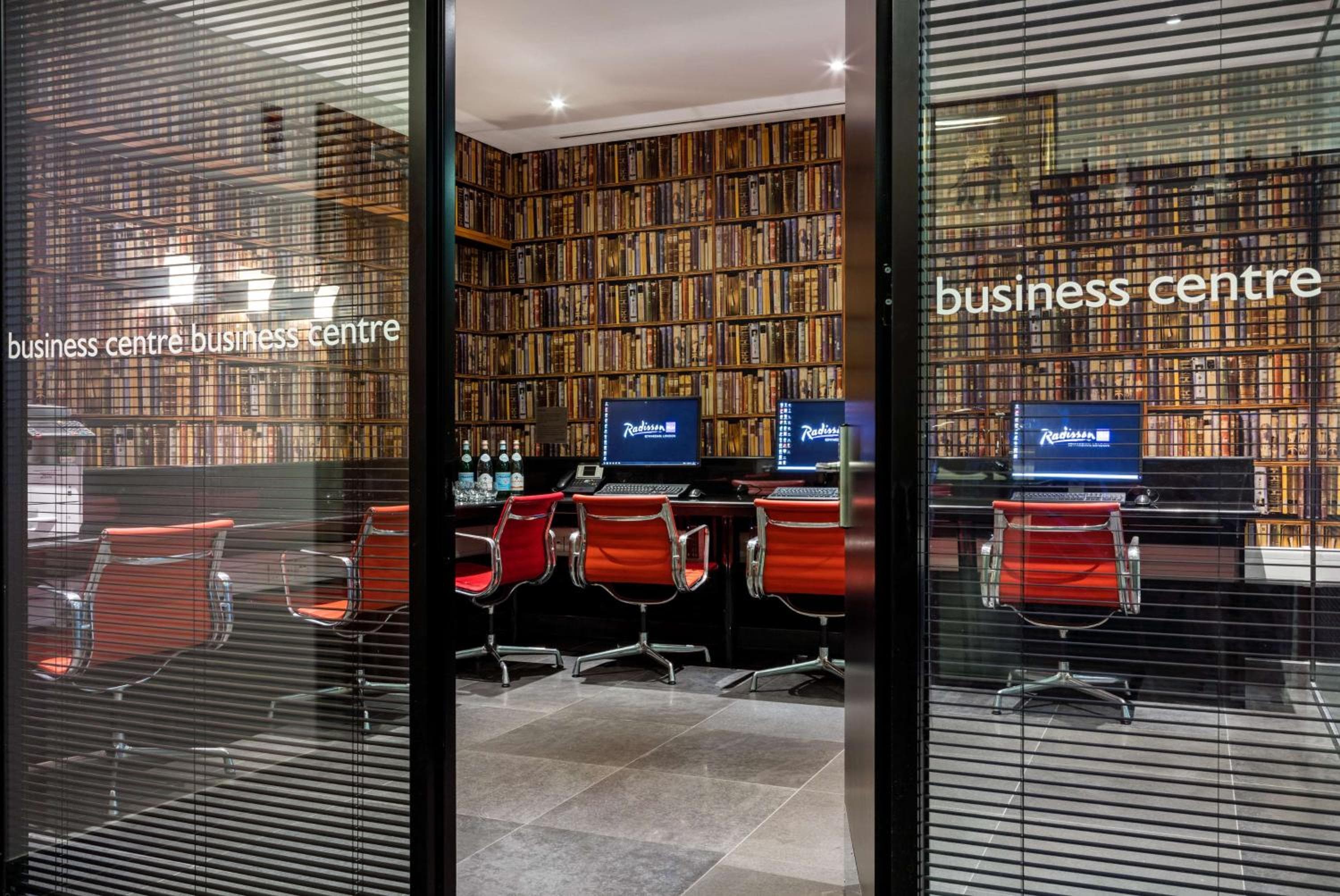 Radisson Blu Hotel, London Canary Wharf East: business center