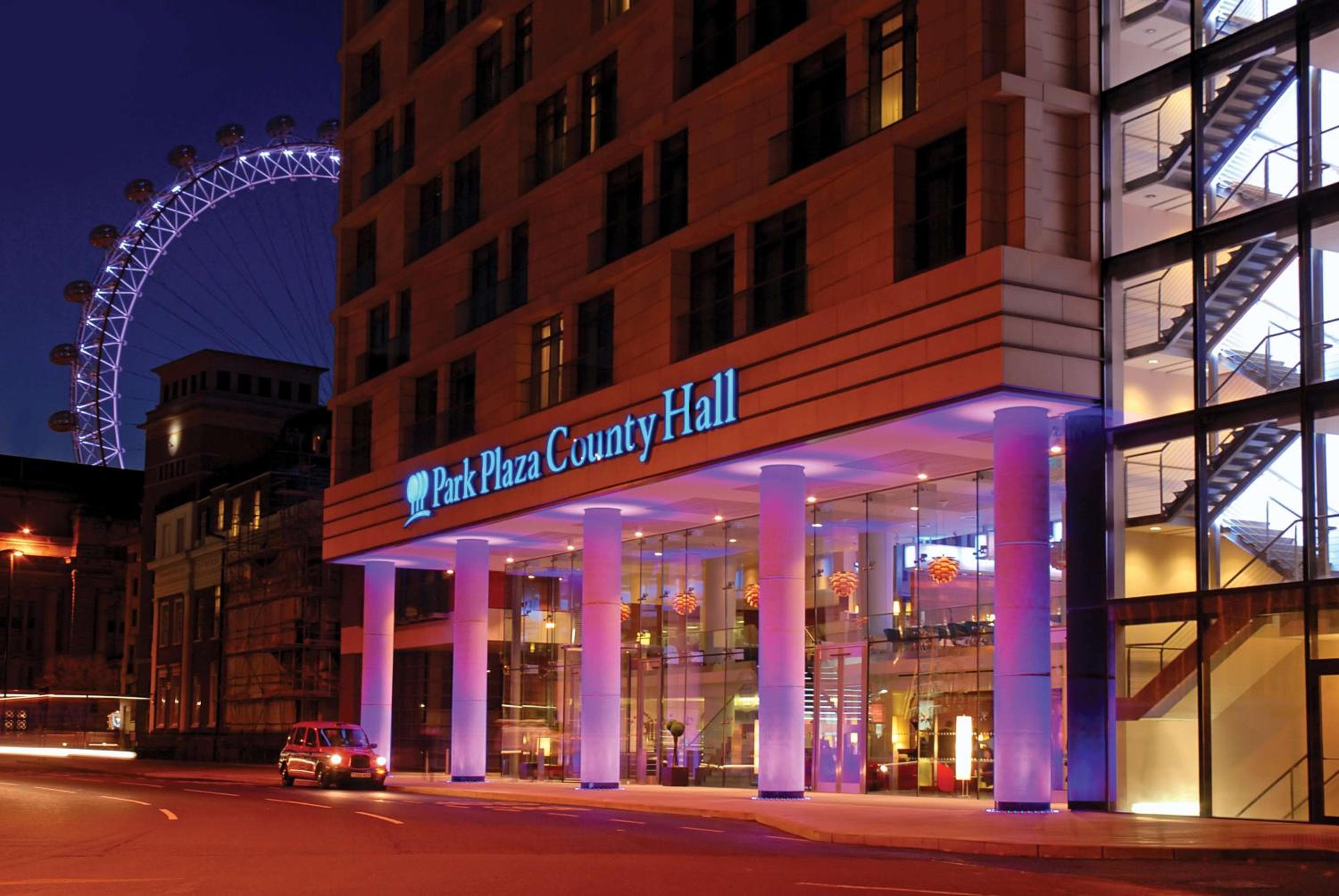 Park Plaza County Hall London: building