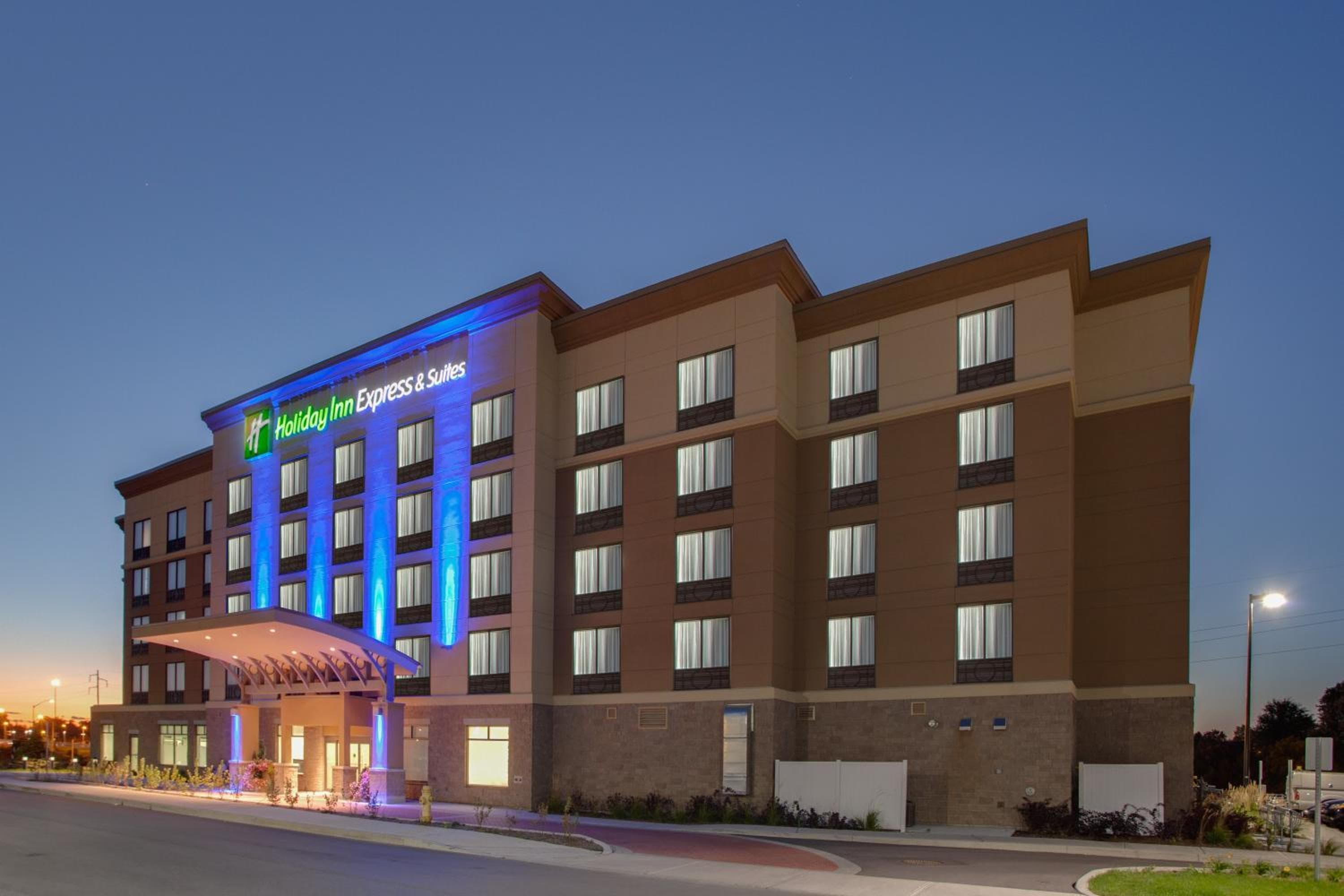 Holiday Inn Express & Suites Ottawa East-Orleans by IHG: building