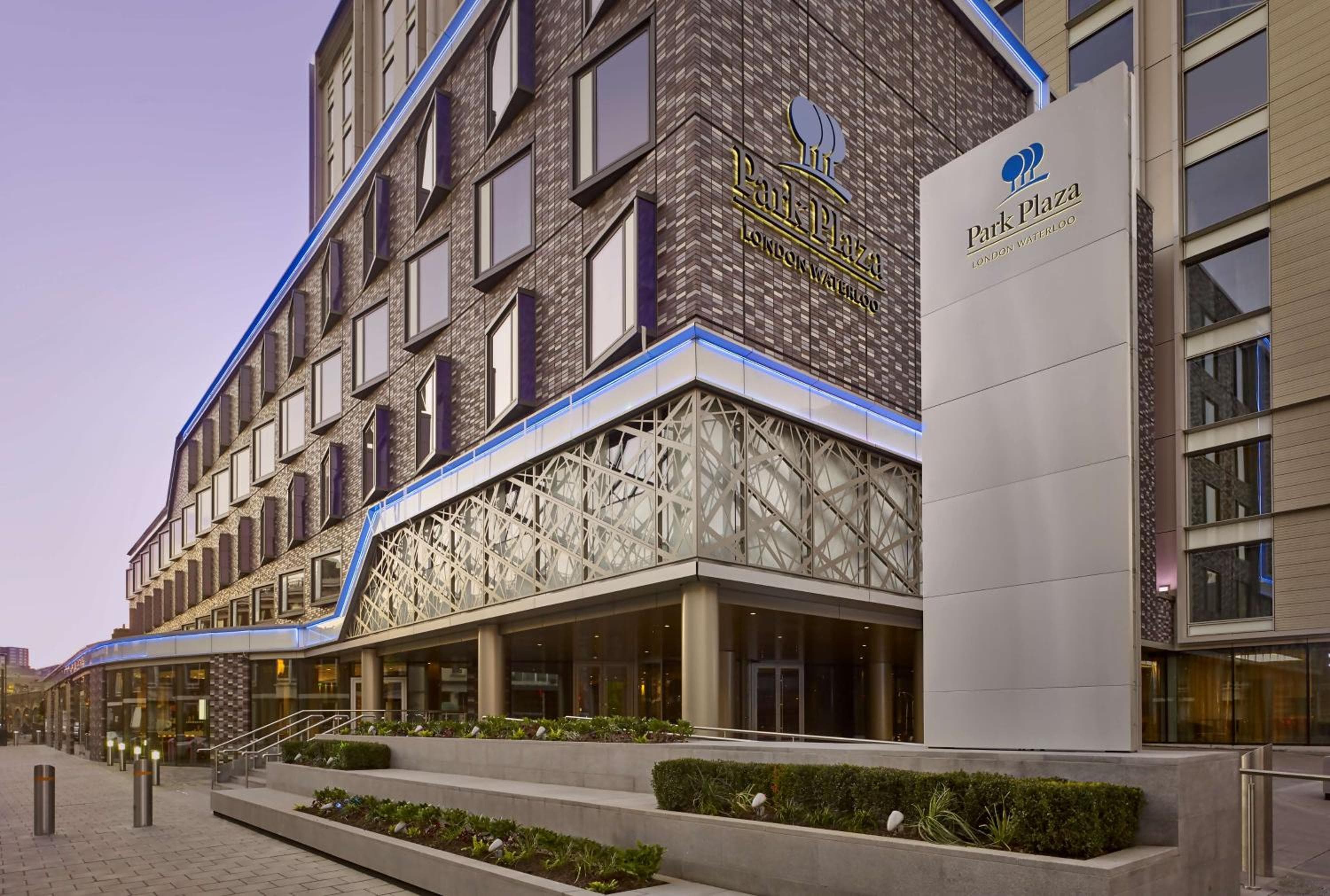 Park Plaza London Waterloo: building