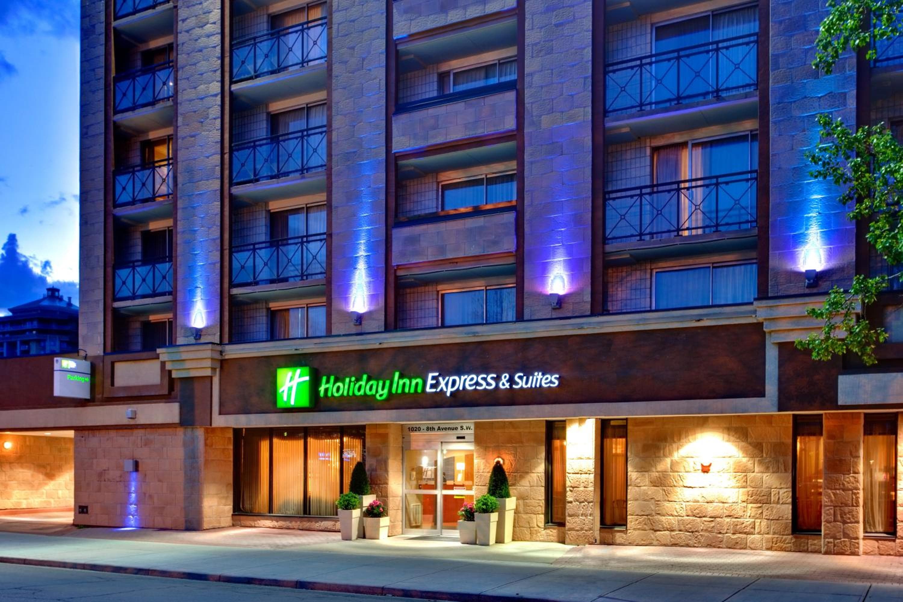 Holiday Inn Express and Suites Calgary by IHG: building