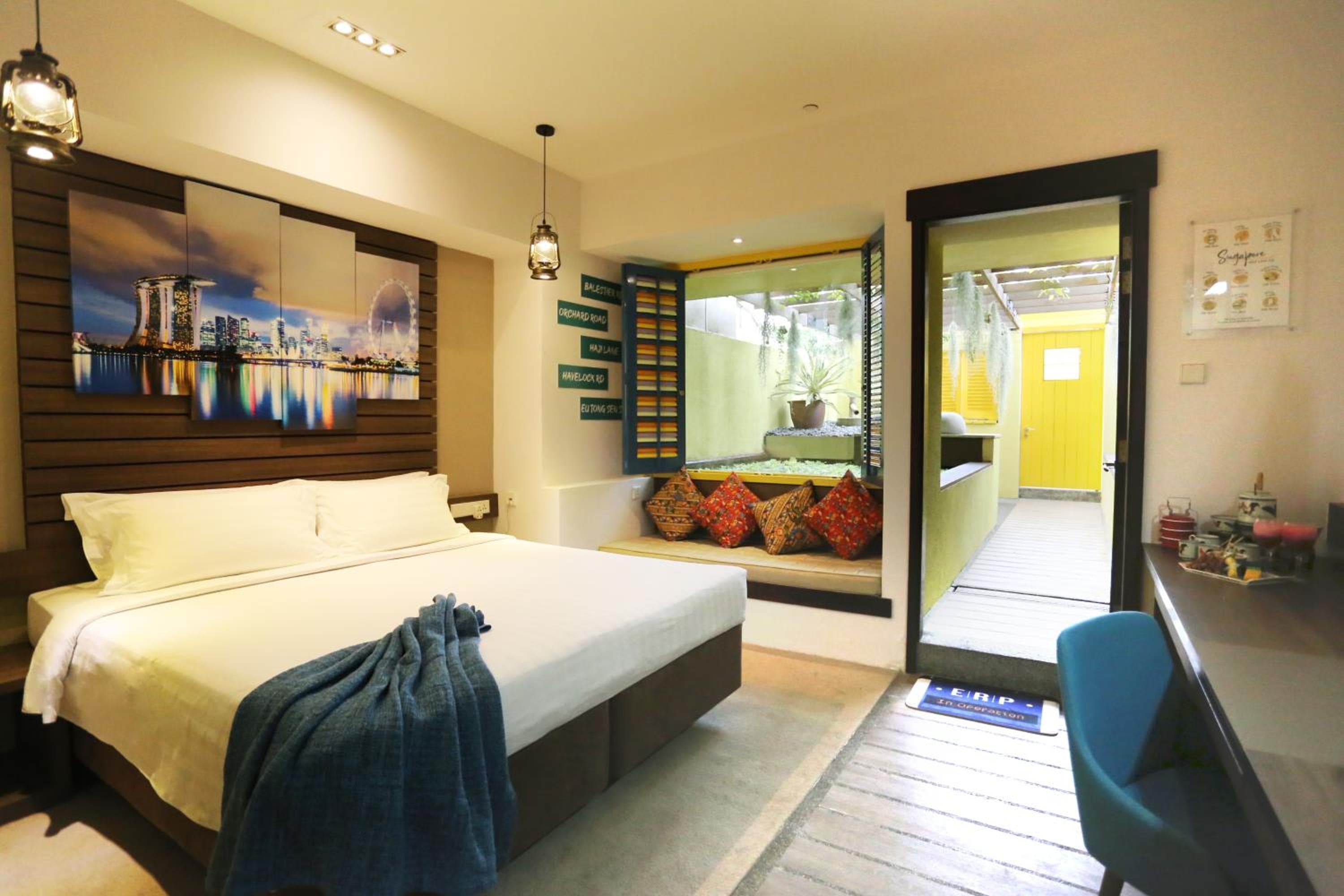 Furama RiverFront: hotel room