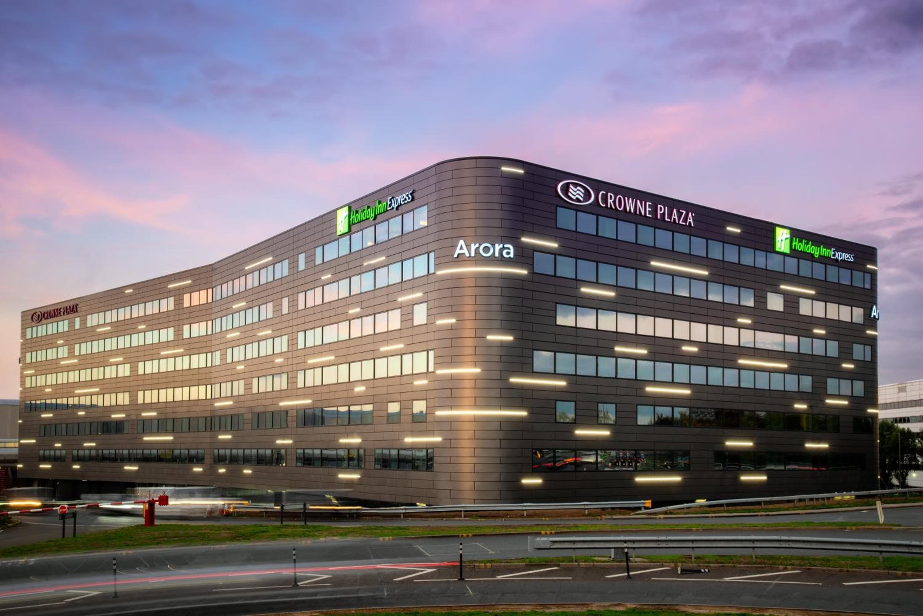 Crowne Plaza London Heathrow T4 by IHG: building