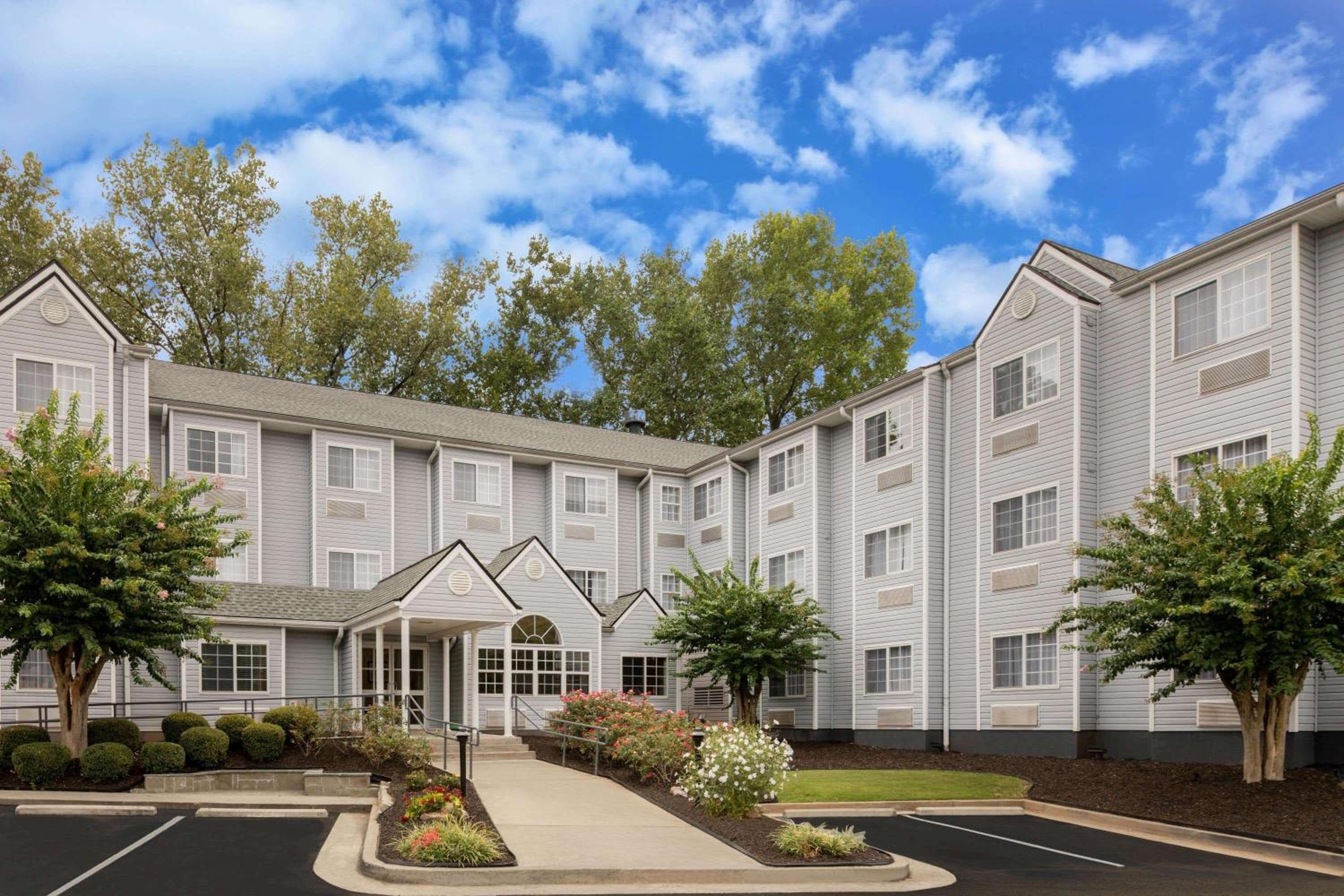 Microtel Inn & Suites by Wyndham Atlanta Buckhead Area: building