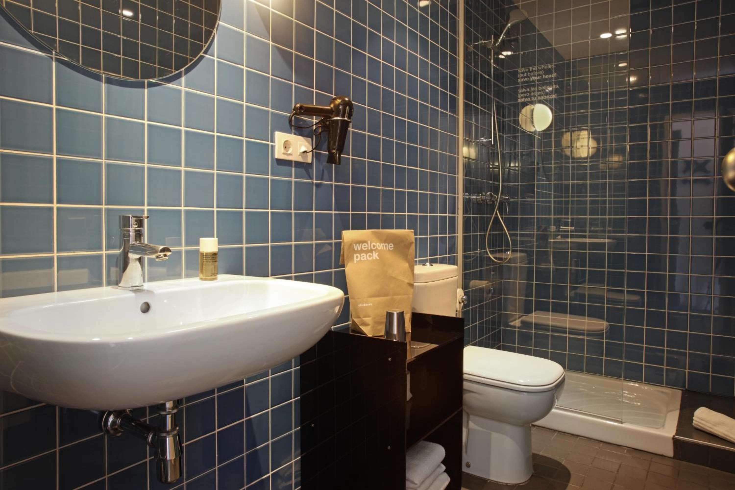 Sixties Ramblas: bathroom