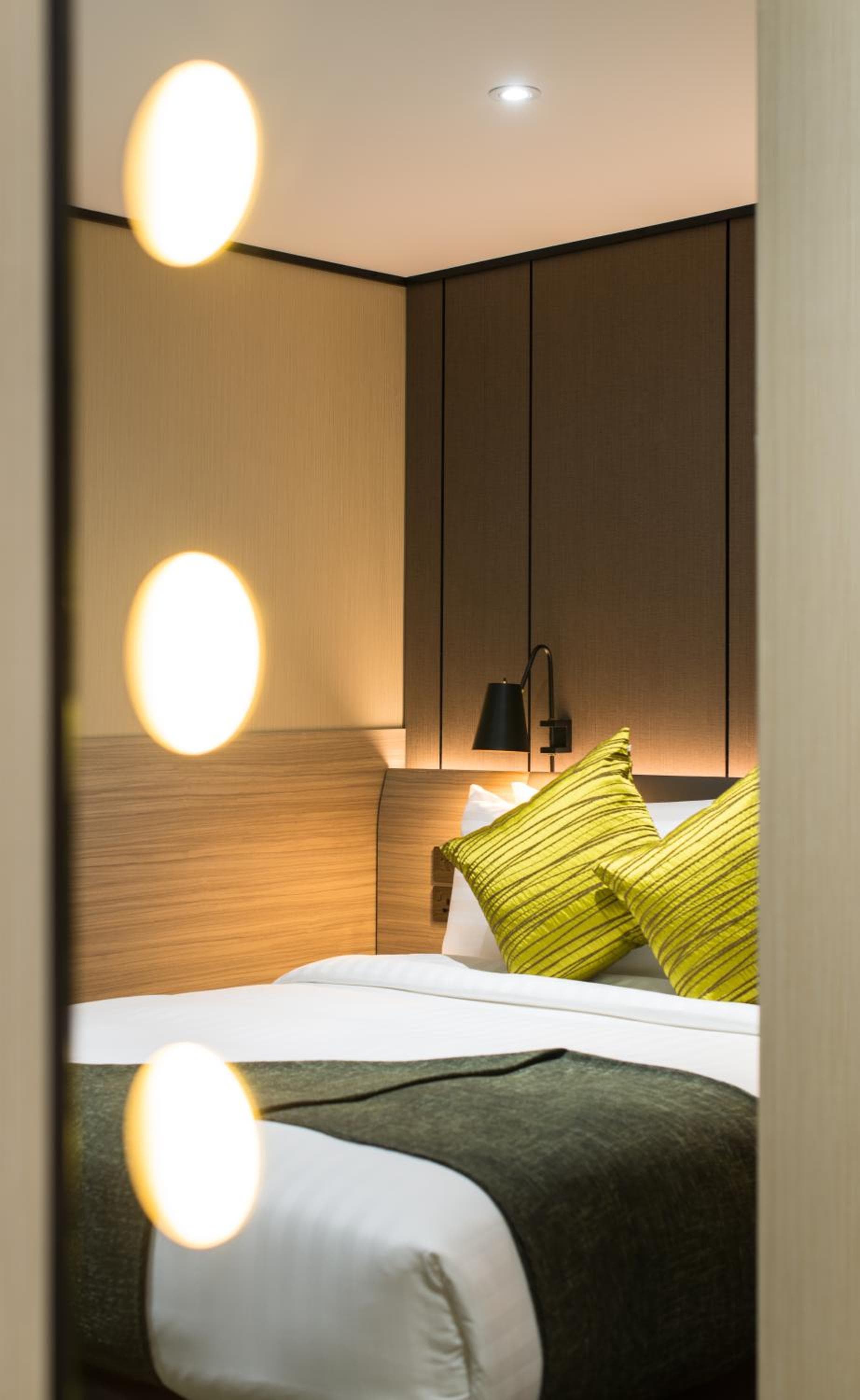 Aerotel London Heathrow Airport, Terminal 2 & Terminal 3: hotel room