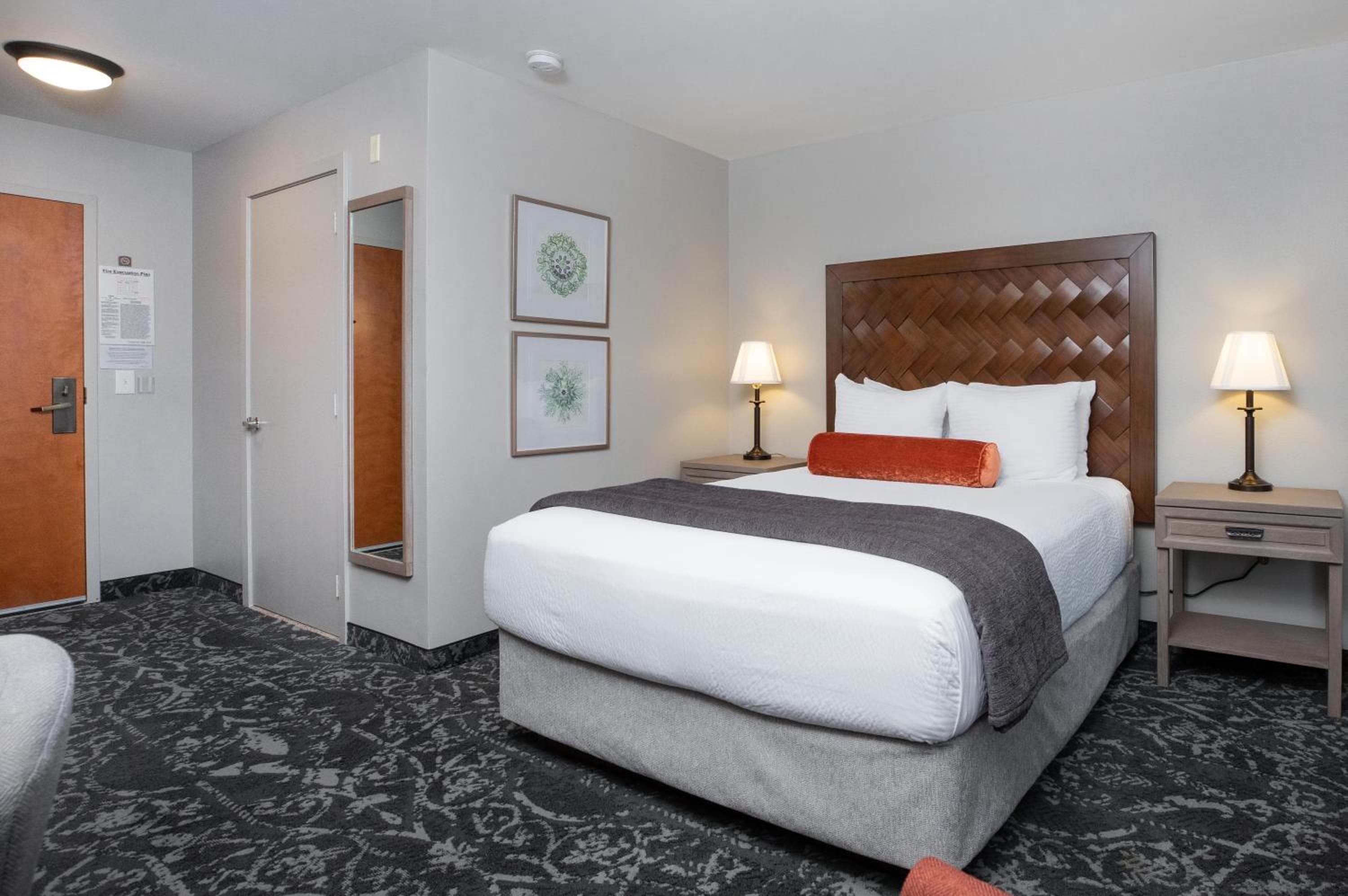 The Mediterranean Inn: hotel room