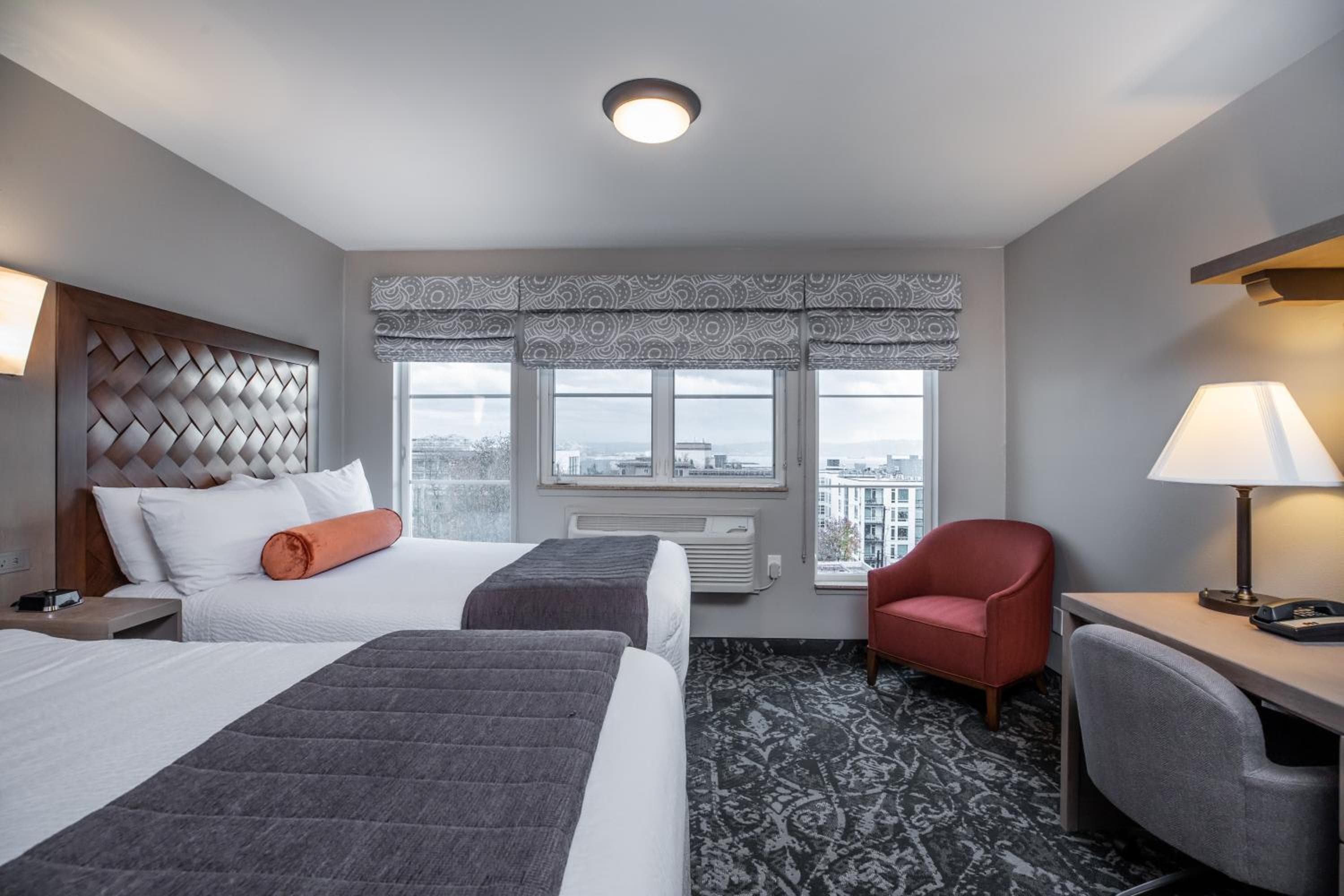 The Mediterranean Inn: hotel room