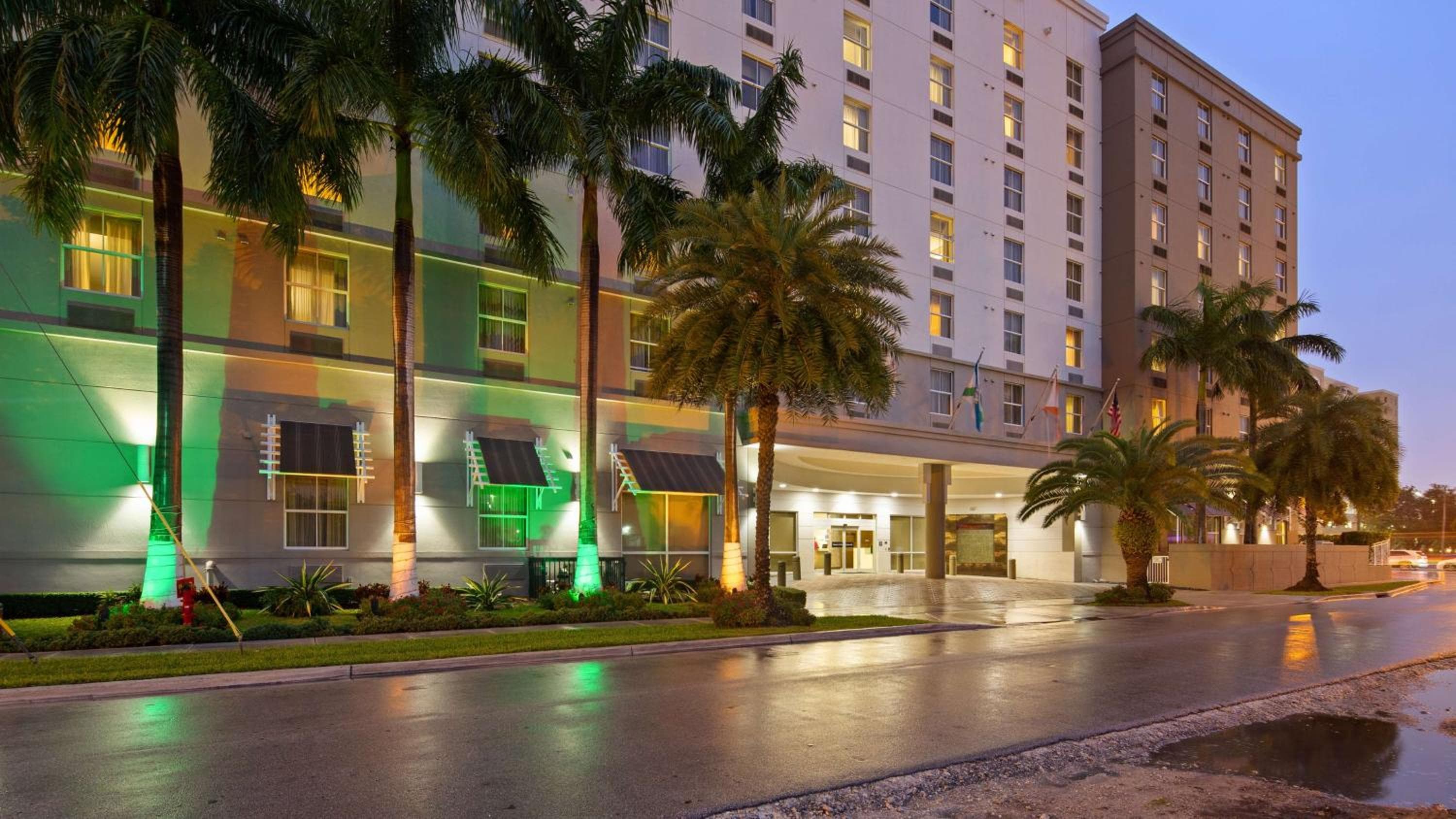 Best Western Plus Miami Intl Airport Hotel & Suites Coral Gables: building