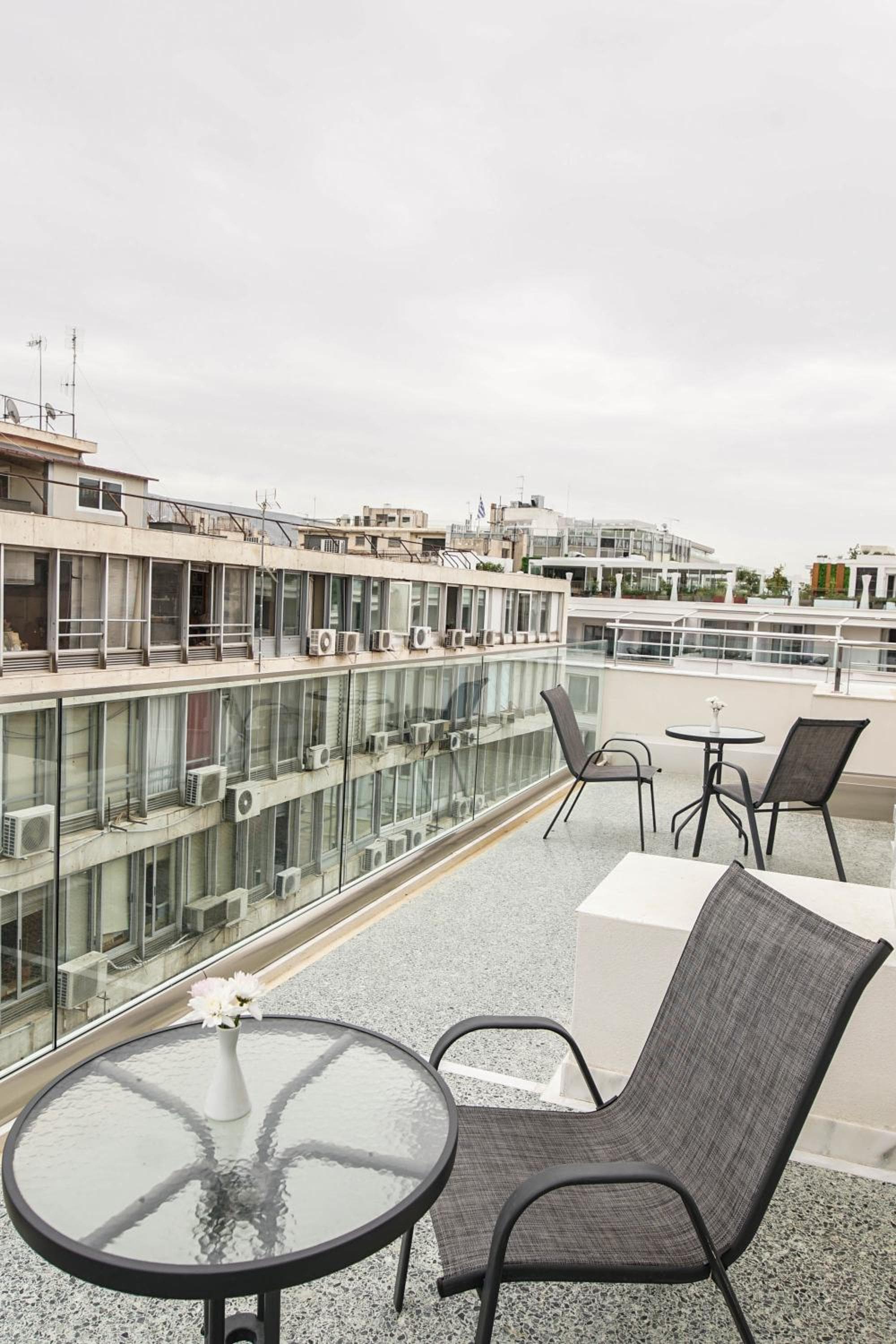 Athens Cypria Hotel: balance & terrace