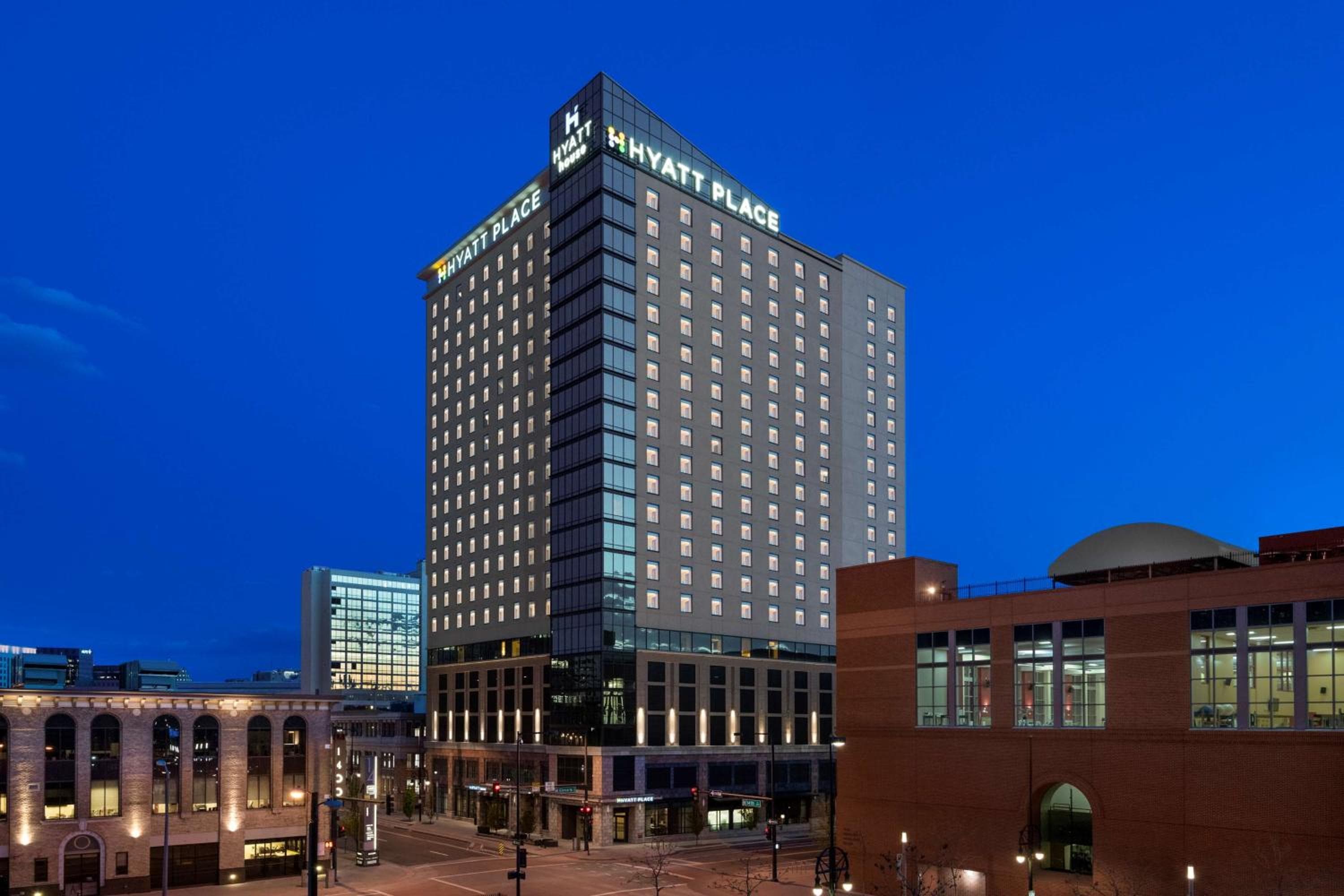 Hyatt Place Denver Downtown: building