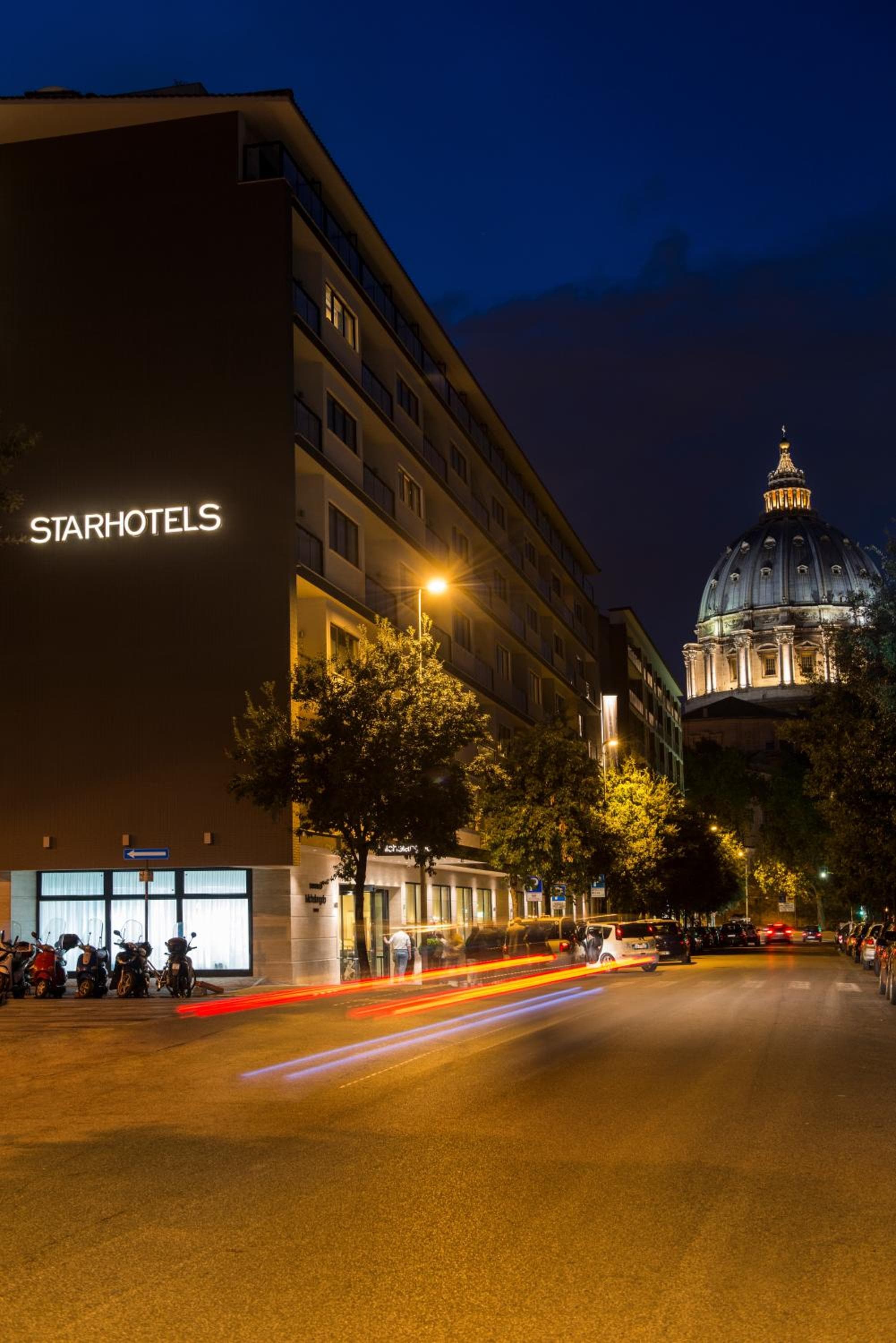 Starhotels Michelangelo Rome: building