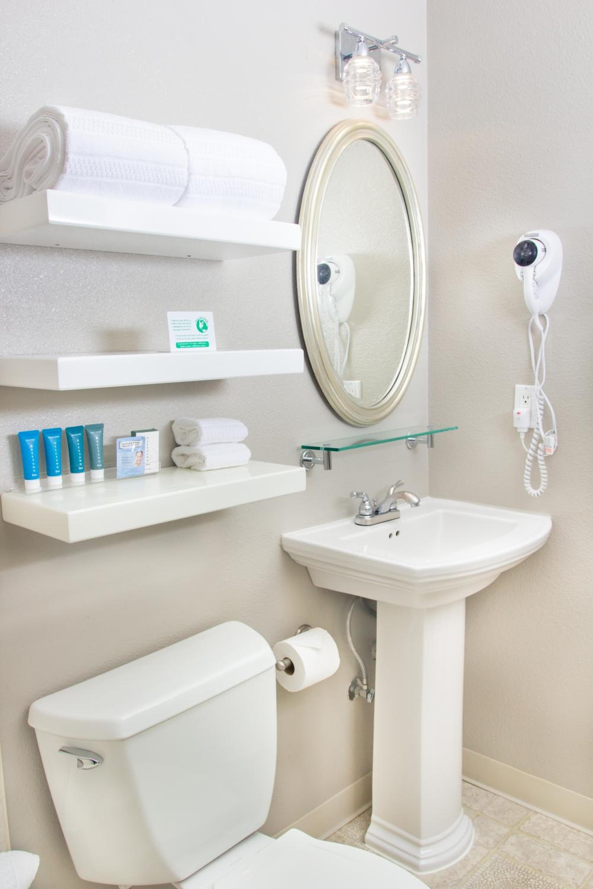 Belltown Inn: bathroom