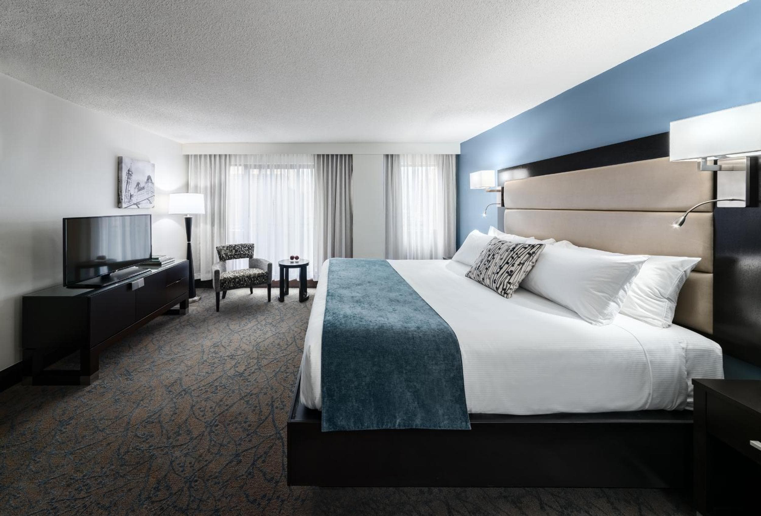Ottawa Embassy Hotel & Suites: bedroom