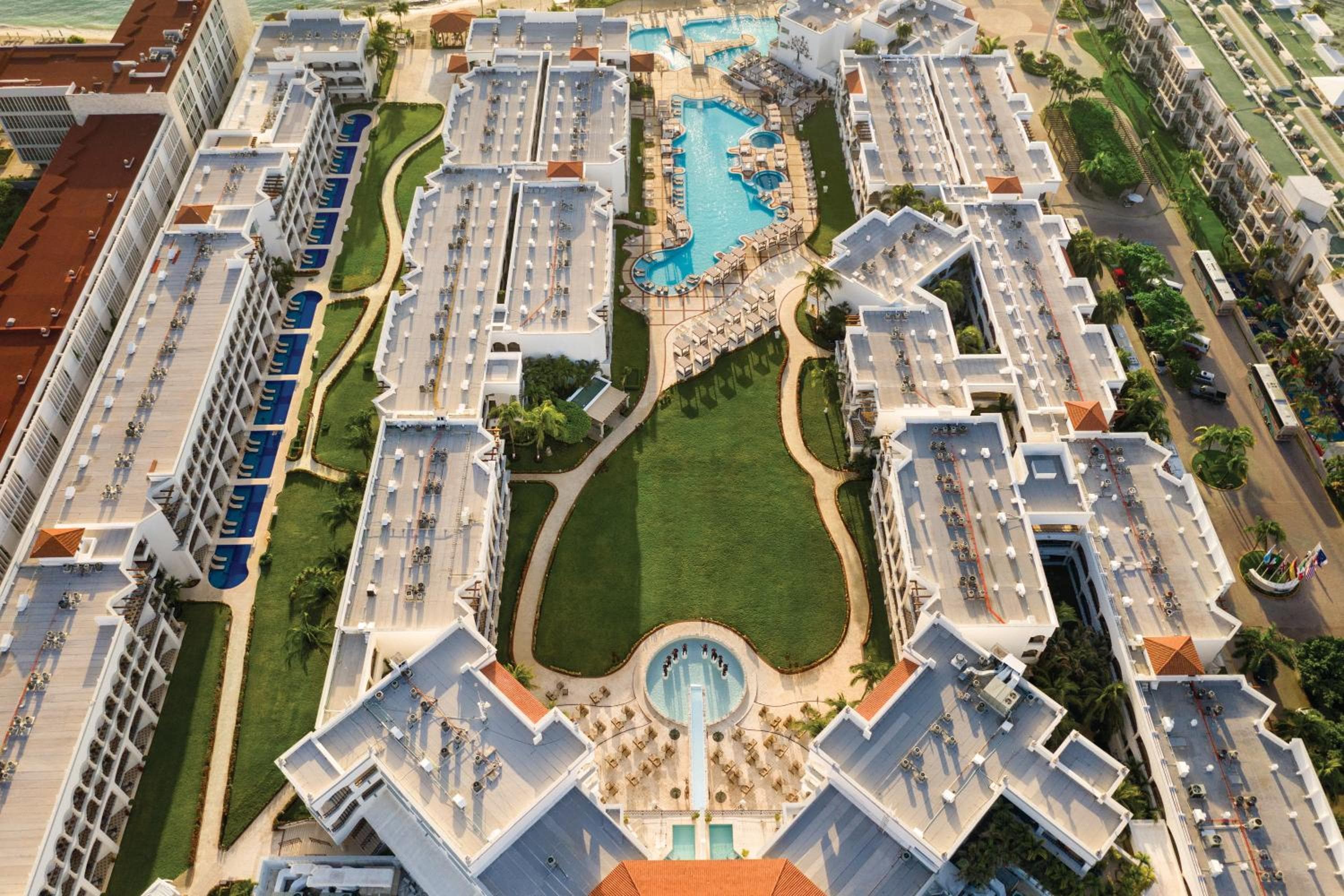 Hyatt Vivid Playa Del Carmen All-Inclusive Adult Only Resort: building