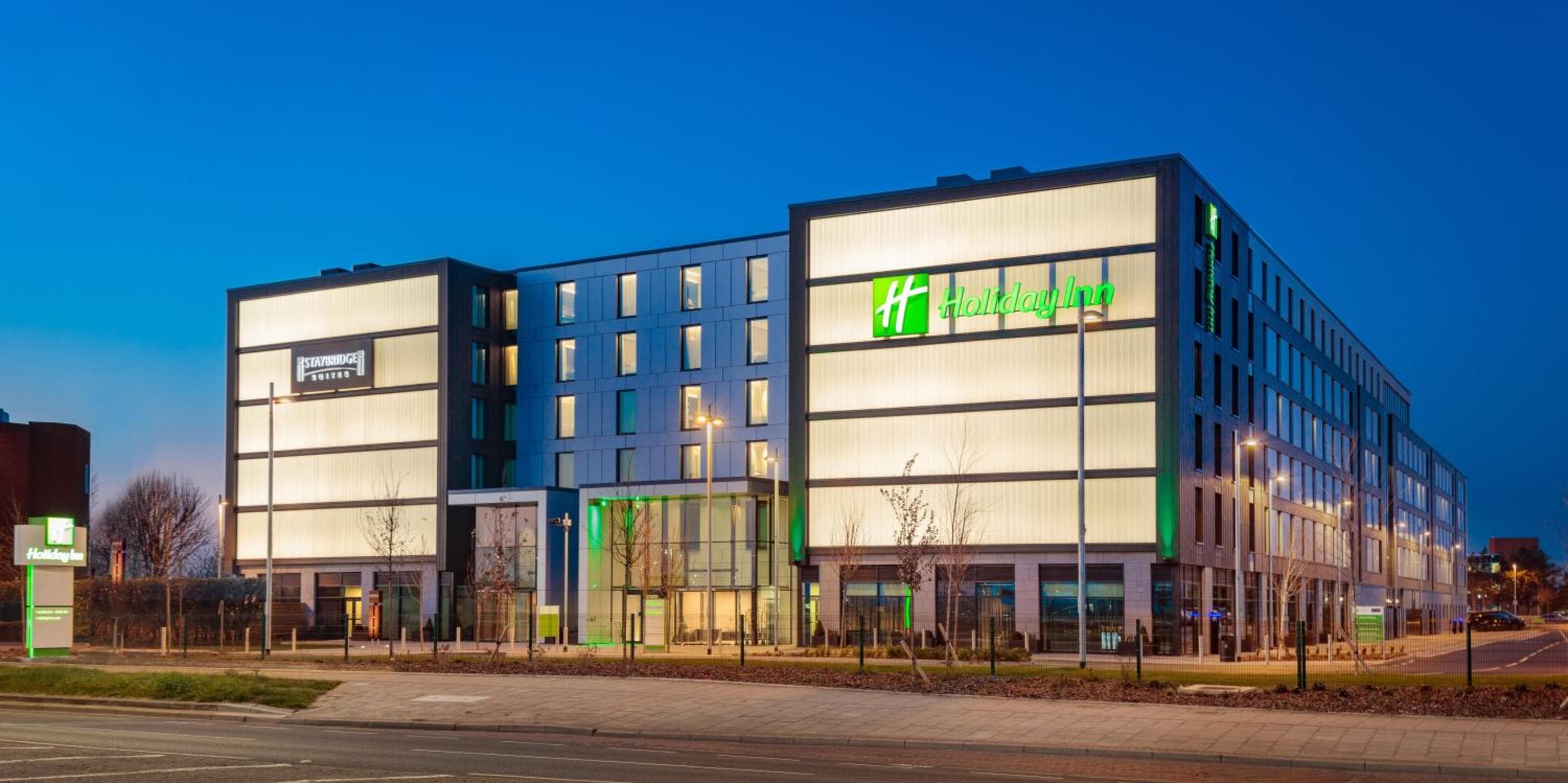 Holiday Inn London Heathrow - Bath Road by IHG: building