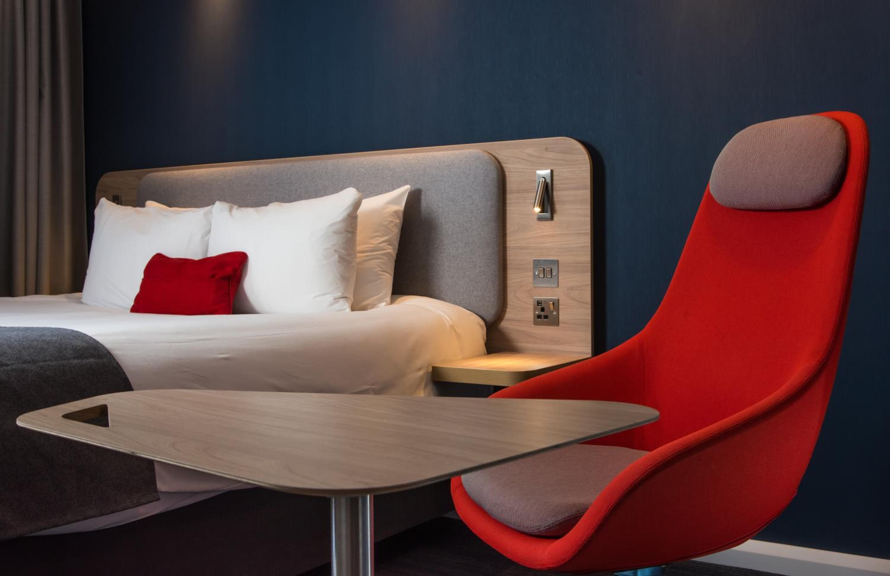 Holiday Inn Express London-Hammersmith by IHG: hotel room