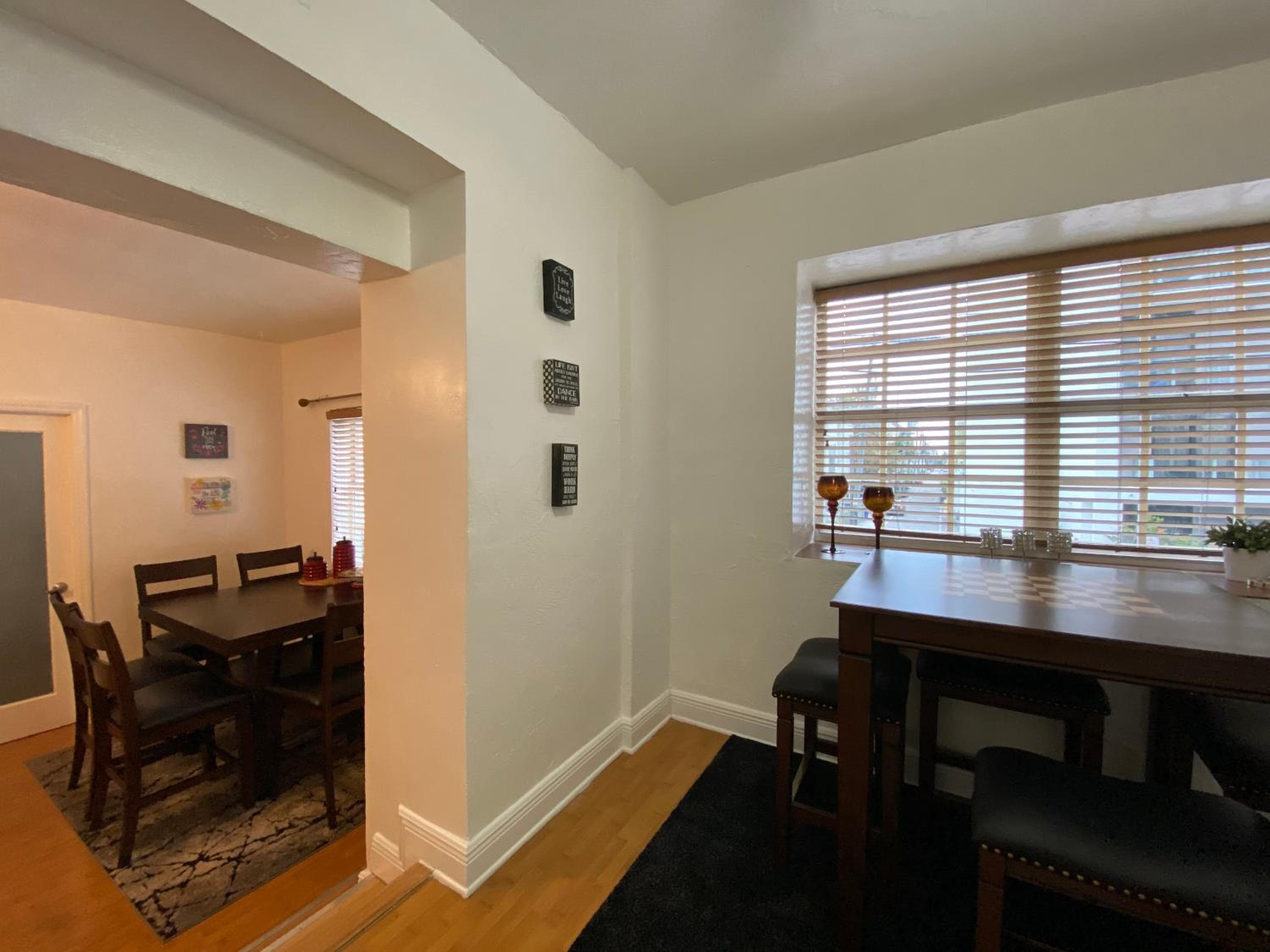 Miami Beach Rooms B&B: dining