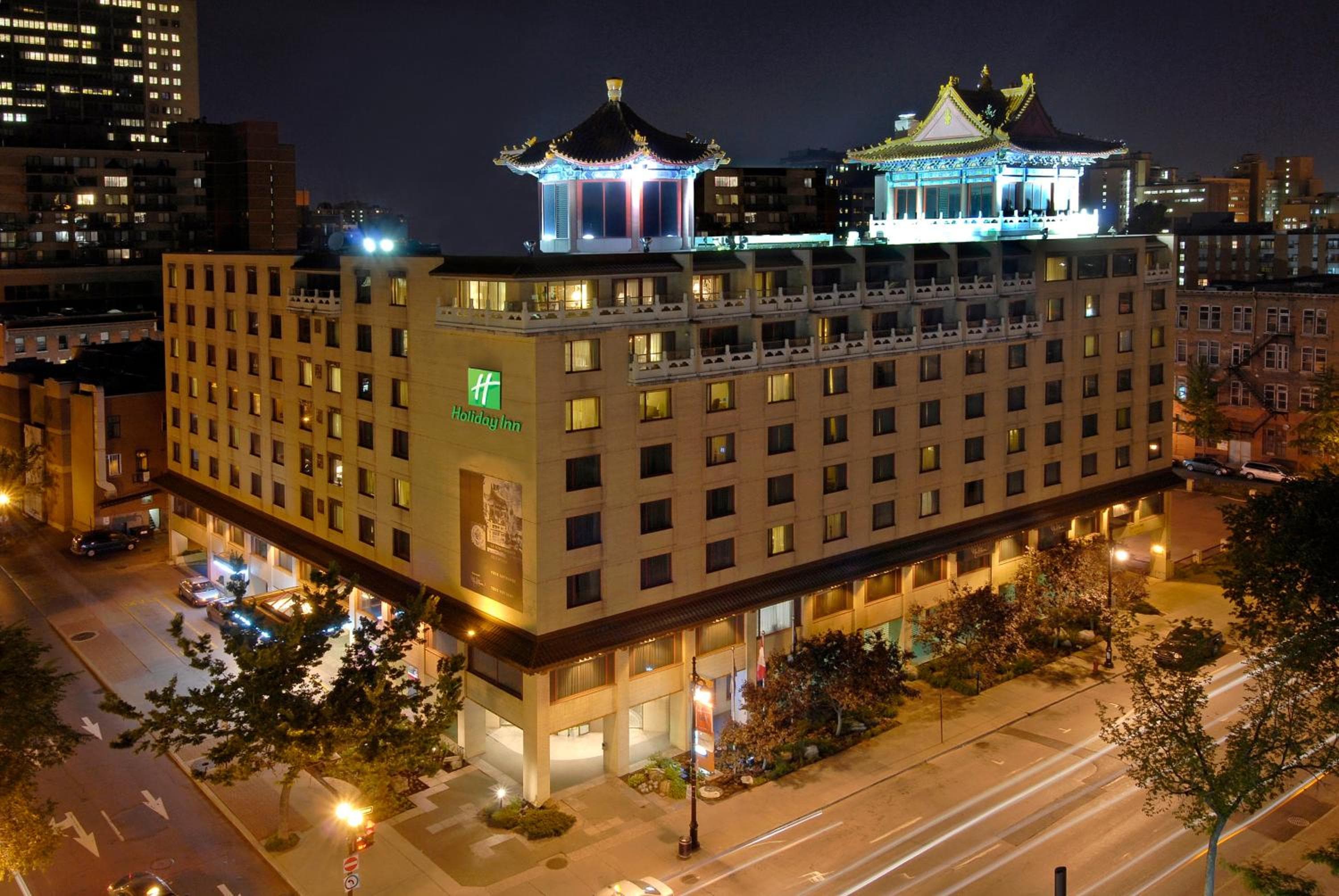 Holiday Inn Montreal Centre Ville Downtown by IHG: building