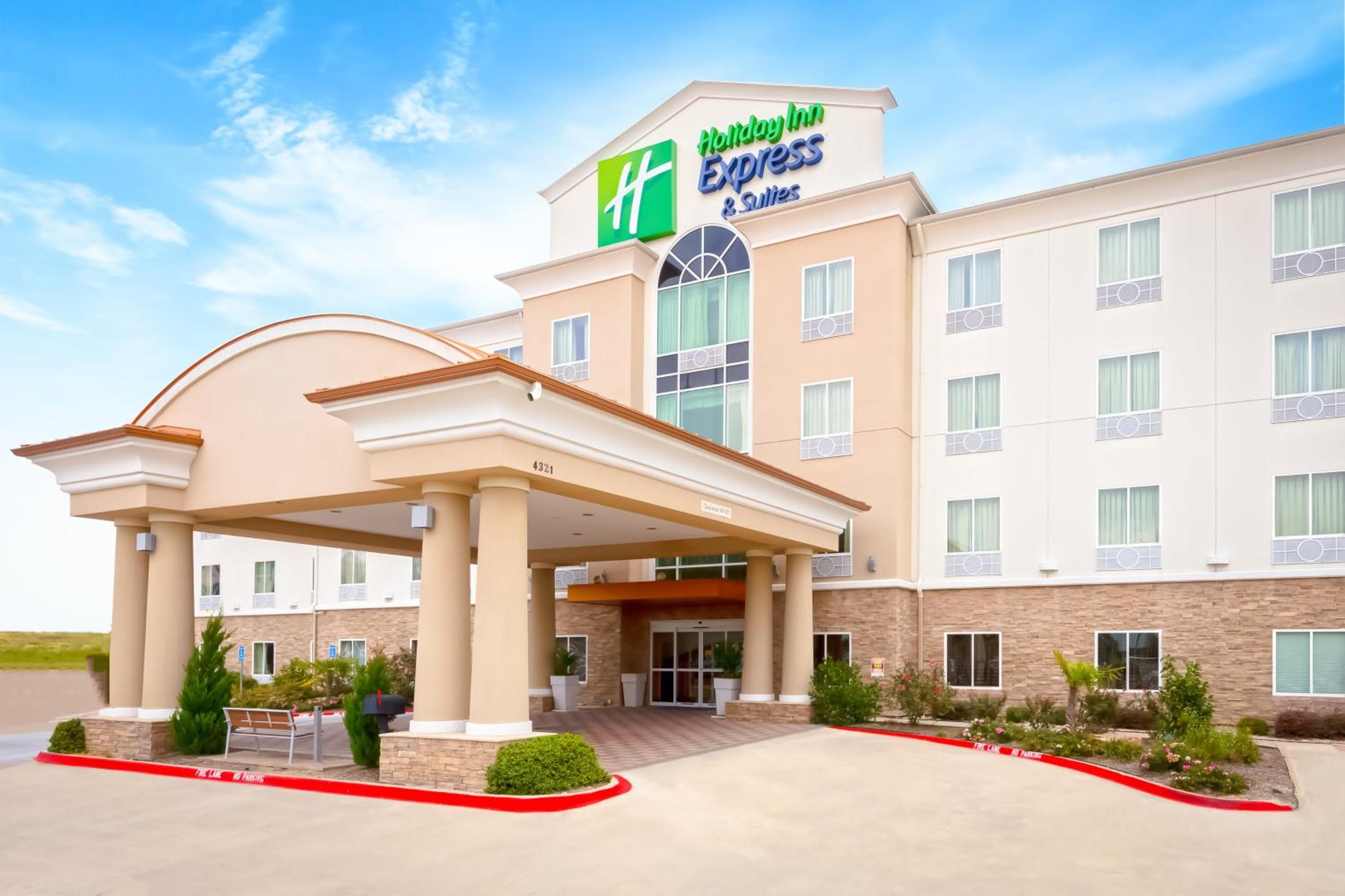 Holiday Inn Express Hotel & Suites Dallas West by IHG: building