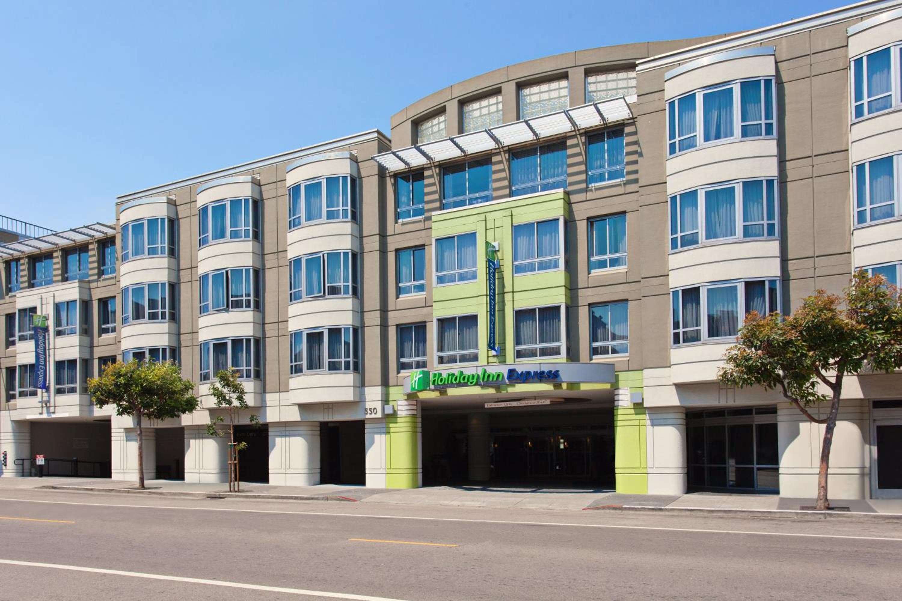 Holiday Inn Express Hotel & Suites Fisherman's Wharf by IHG: building