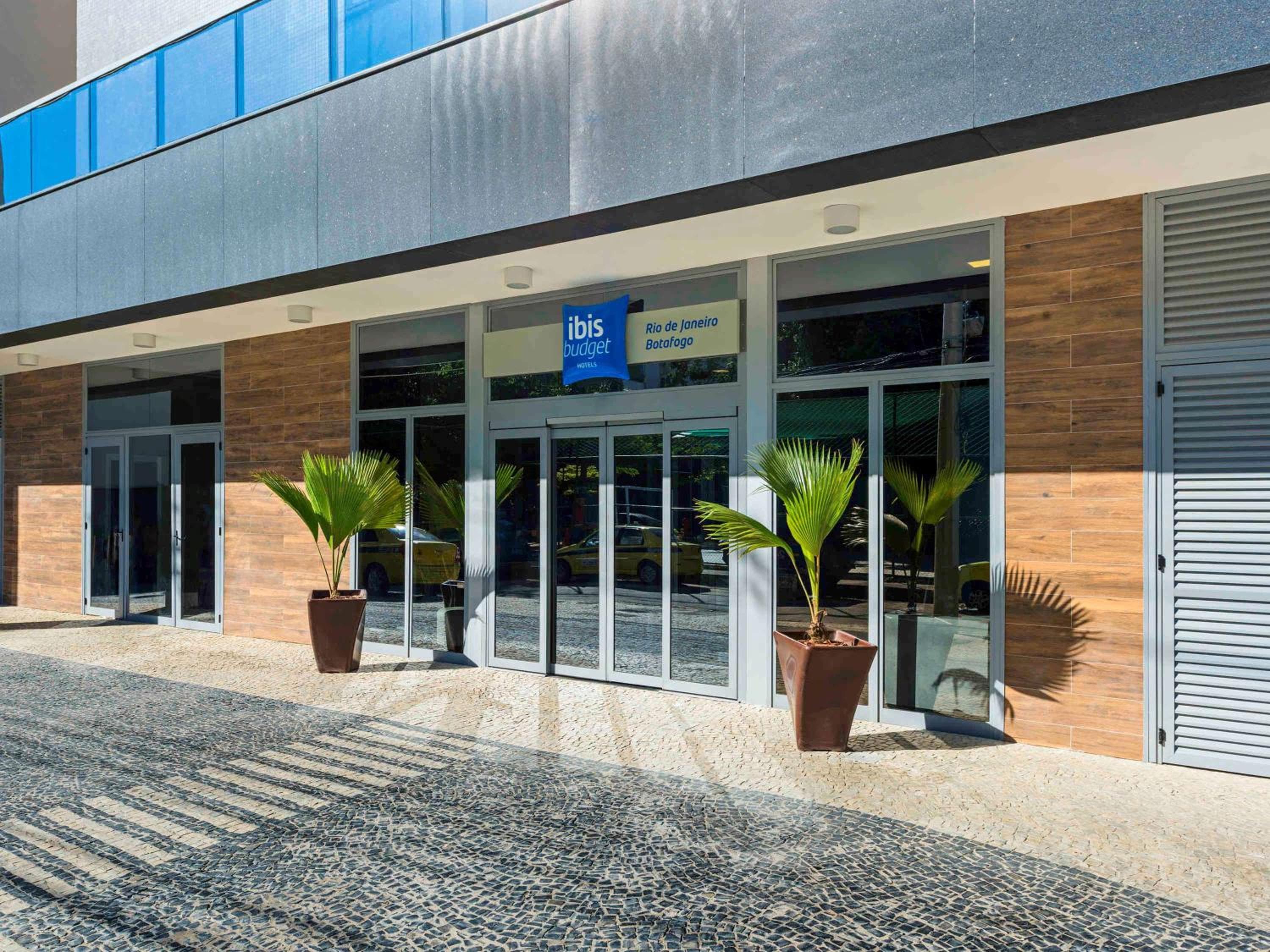 ibis budget RJ Praia de Botafogo: building