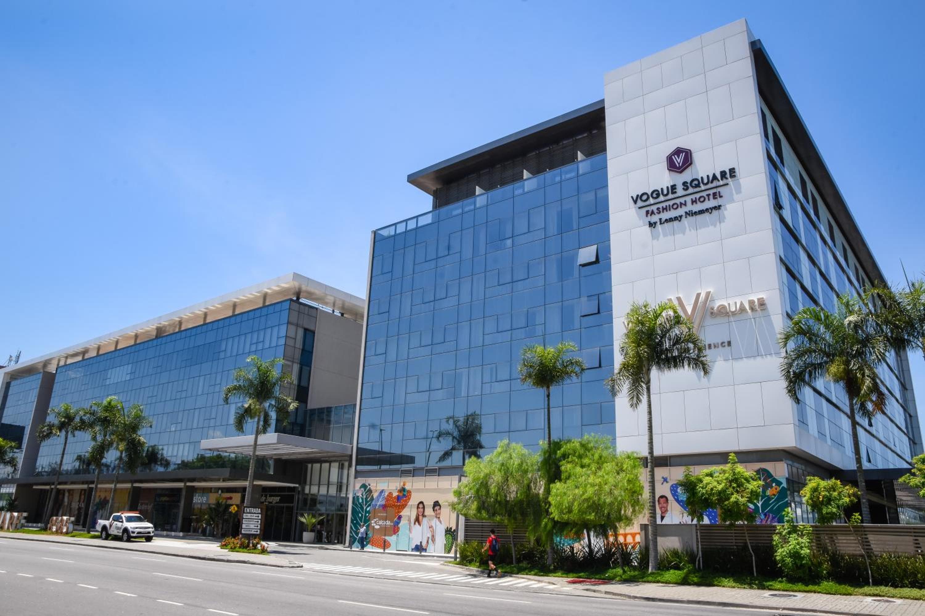 Square Design Hotel: building