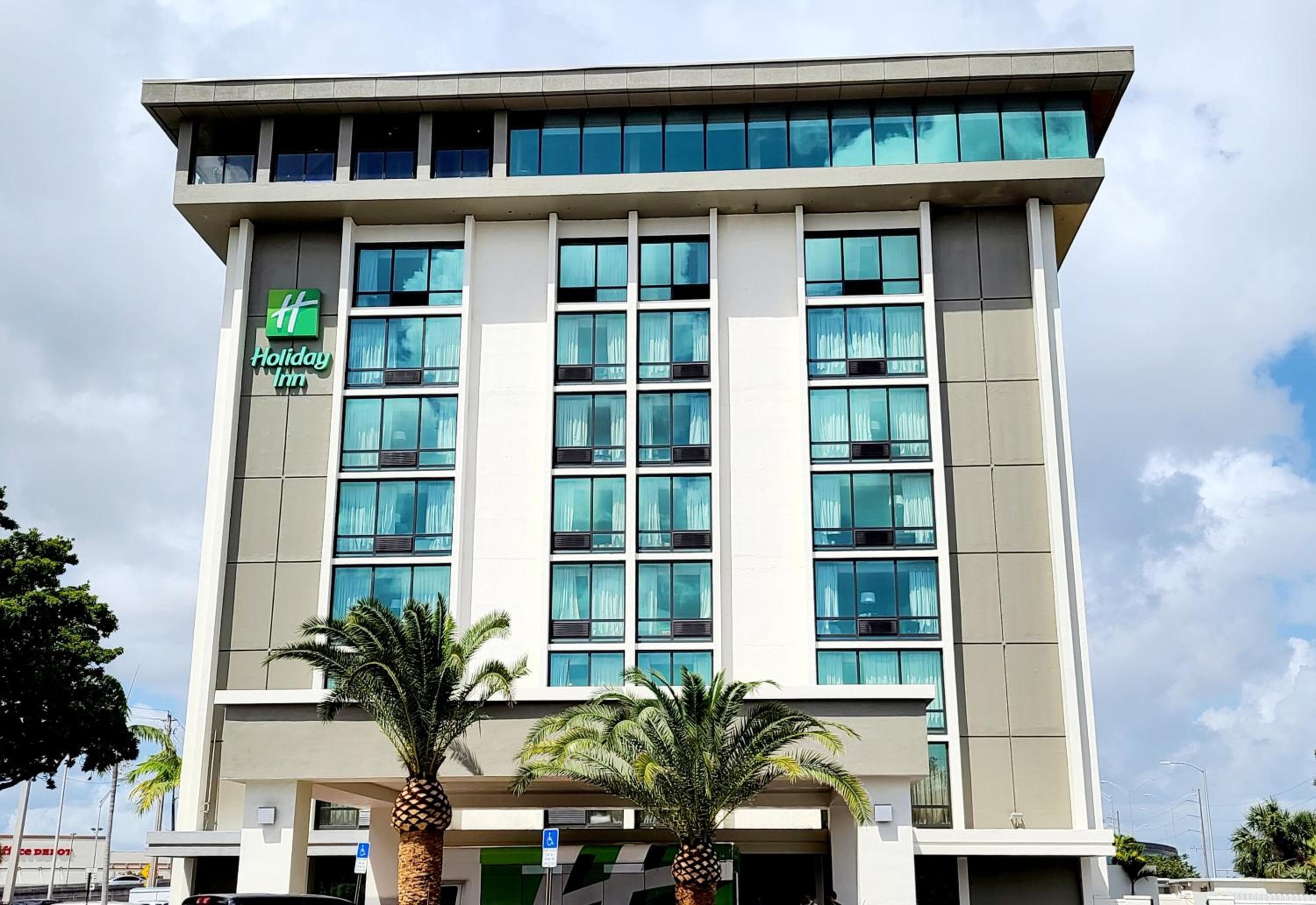 Holiday Inn Miami International Airport by IHG: building